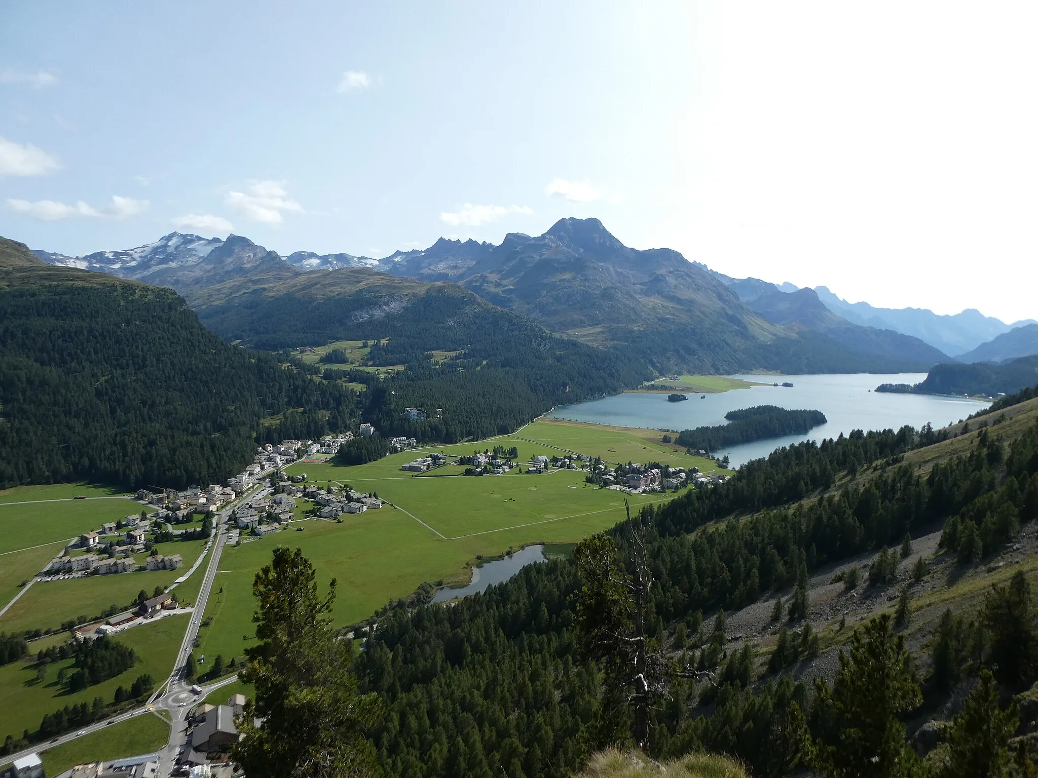 Photo showing: Lake sils, Sils/Segl Maria and Sils/Segl Baselgia, picture taken from the hiking path to Lej da la Tscheppa (Sils im Engadin/Segl, Grison, Switzerland)