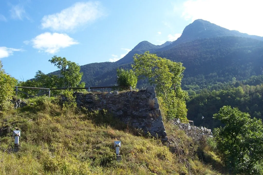 Photo showing: Wall .Castle of Mù. Edolo, Val Camonica