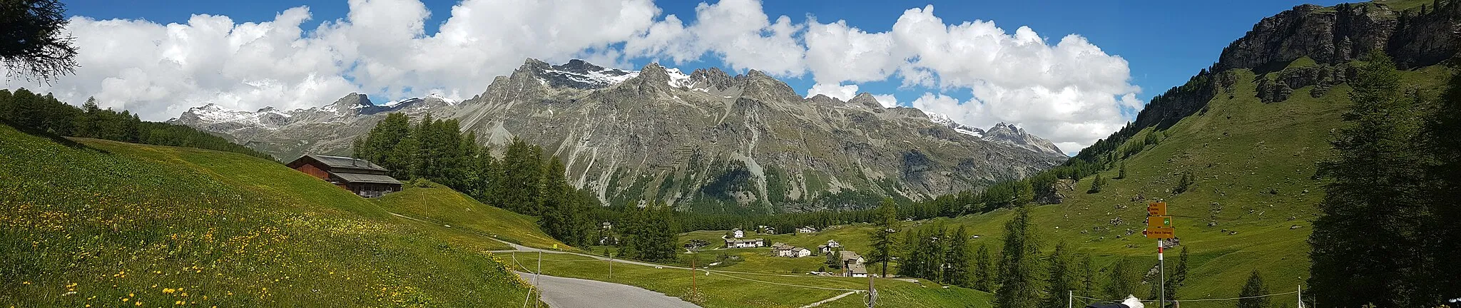 Photo showing: Val Fex, Switzerland, panoramic view on Piz Lagrev / Piz Materdell, June 2020