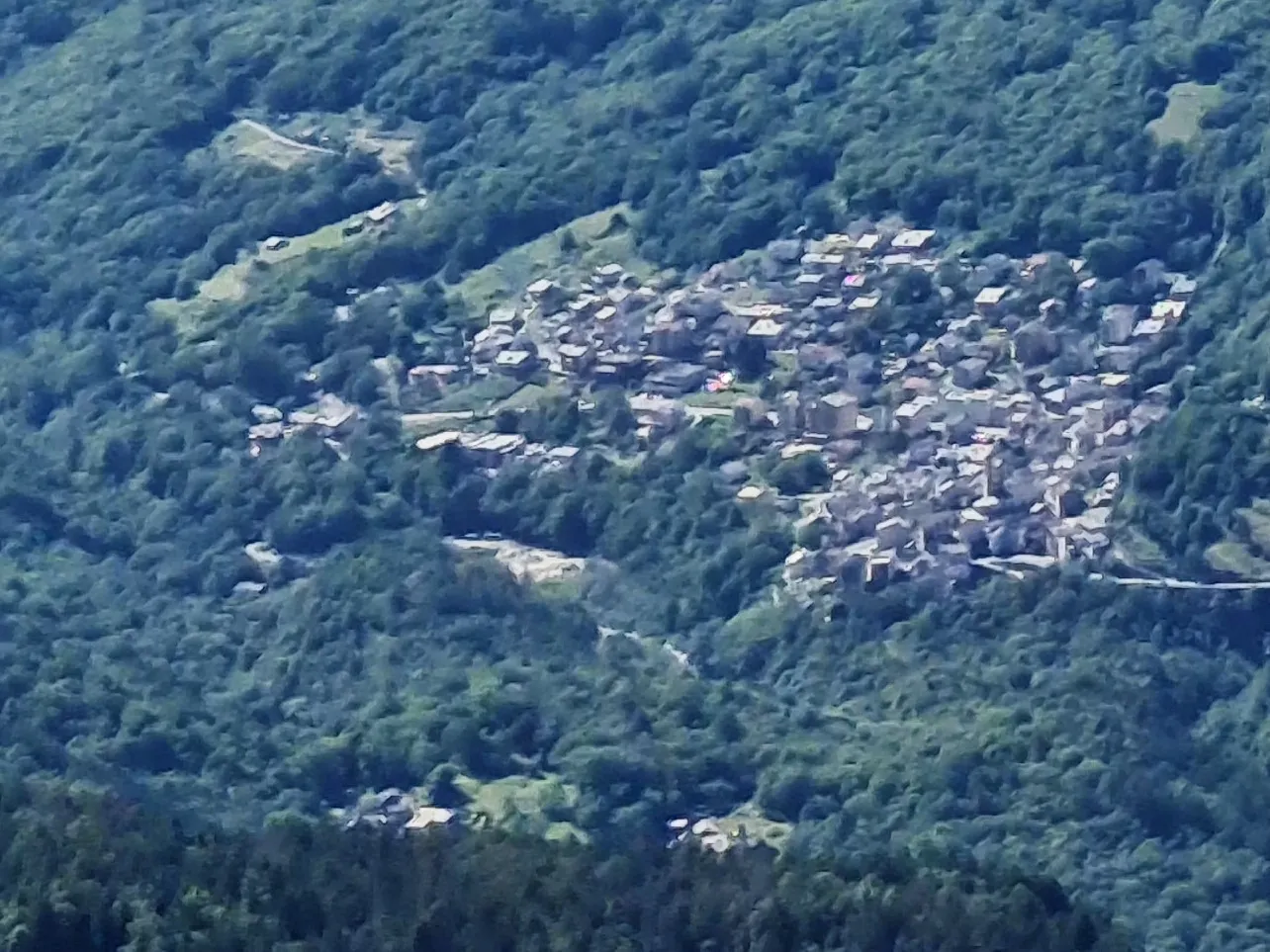 Photo showing: Ponteggia, picture taken from Denc dal Luf (Bregaglia, Grison, Switzerland)