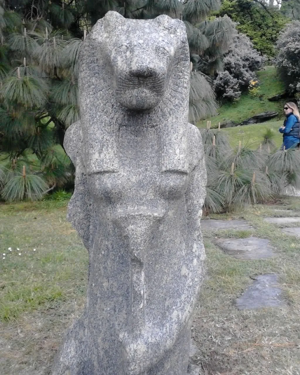 Photo showing: Egyptian statue at Villa Melzi in the old external location - Bellagio - ITALY