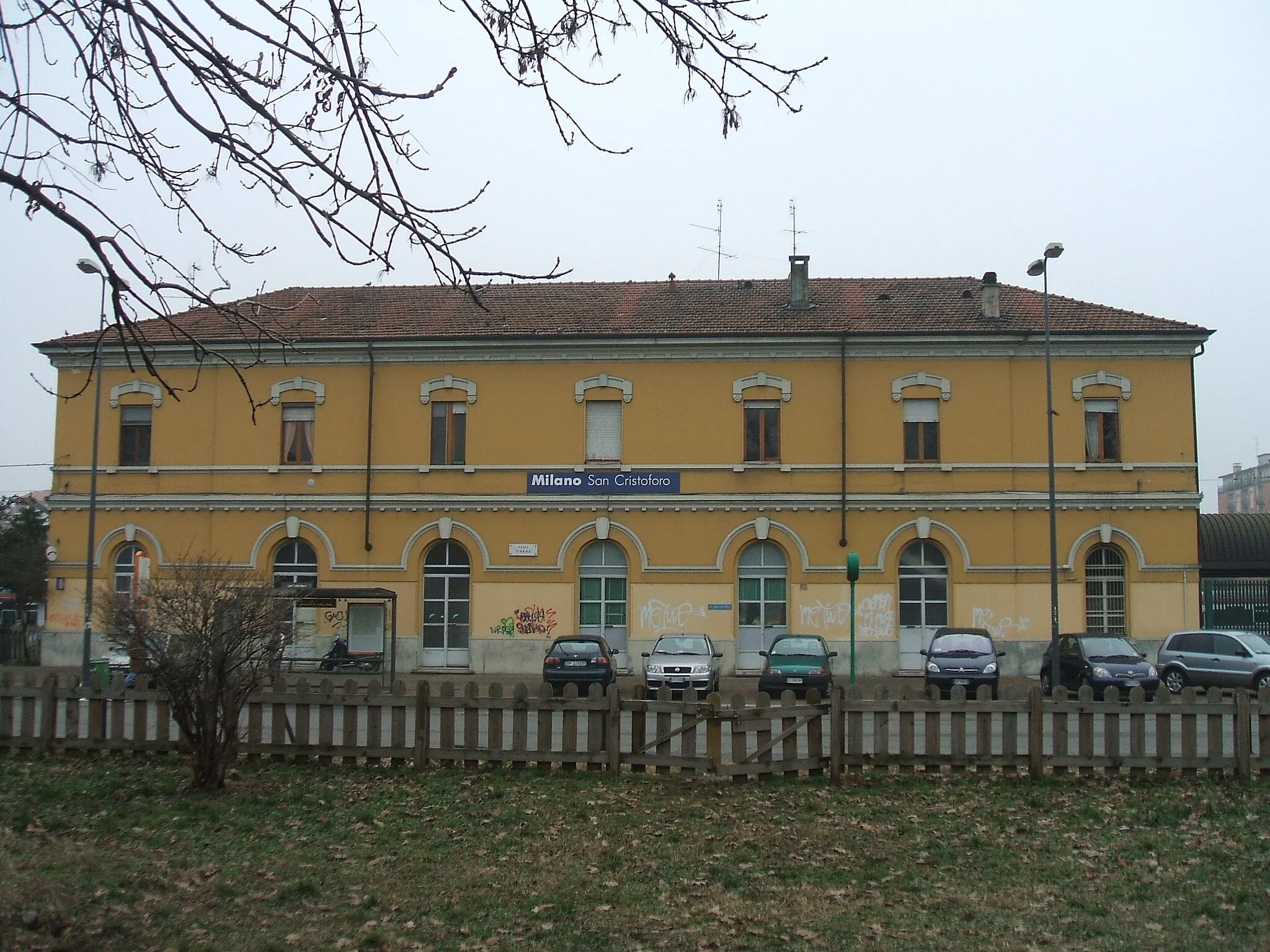 Photo showing: La stazione ferroviaria di S. Cristoforo a Milano, in piazza Tirana