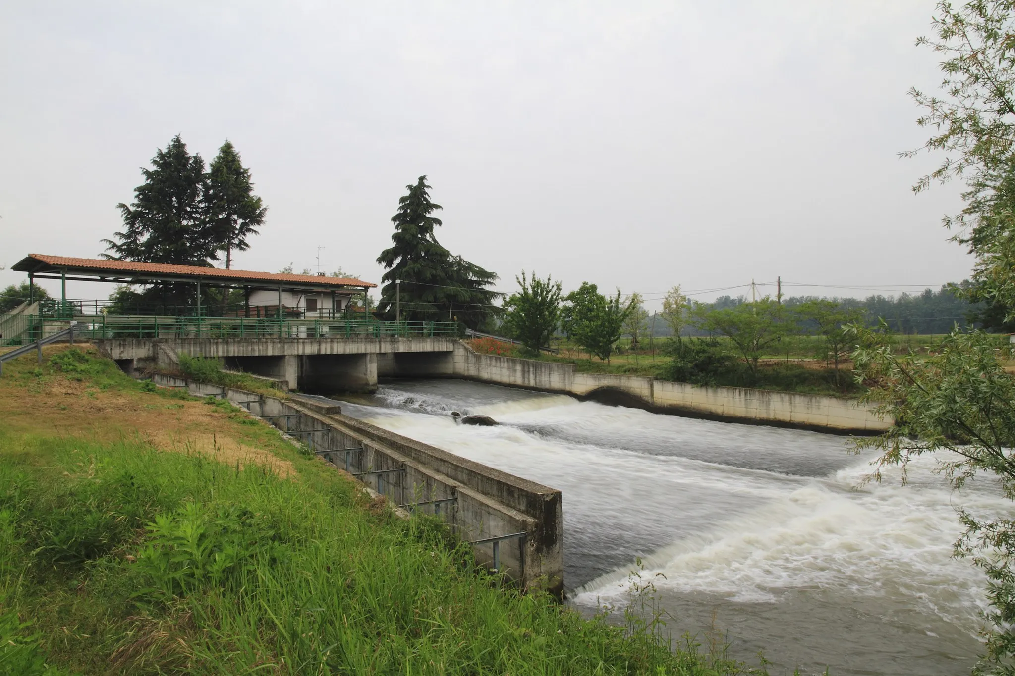 Photo showing: La chiusa del torrente terdoppio a Zinasco Nuovo