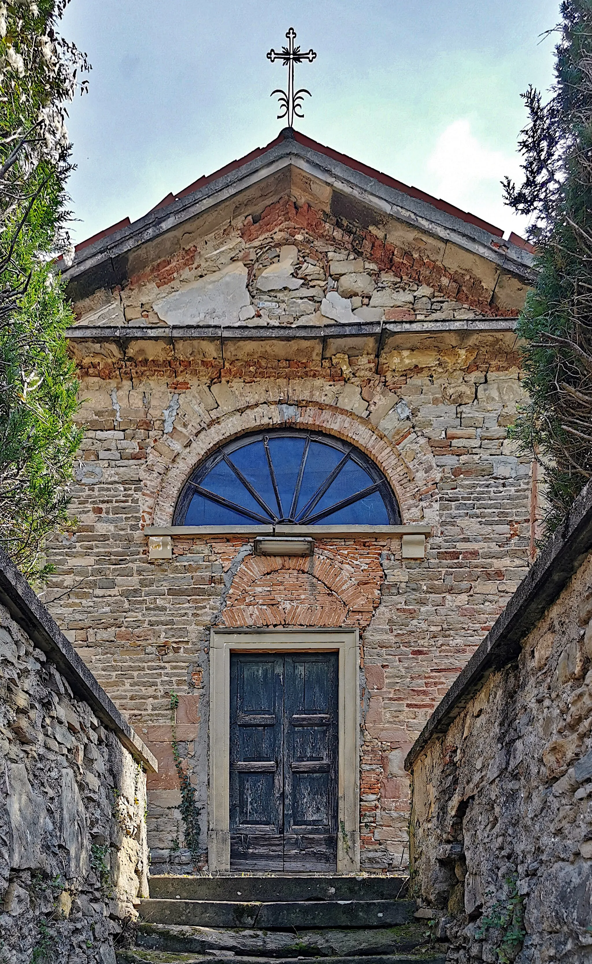 Photo showing: La Chiesa di Santa Croce, chiesetta in disuso in Via alle Valli, località Valle Santa Croce, nel comune di Missaglia.