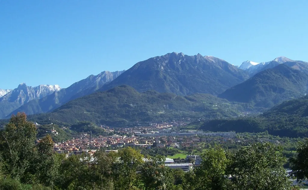 Photo showing: Berzo Inferiore and Bienno, Val Camonica