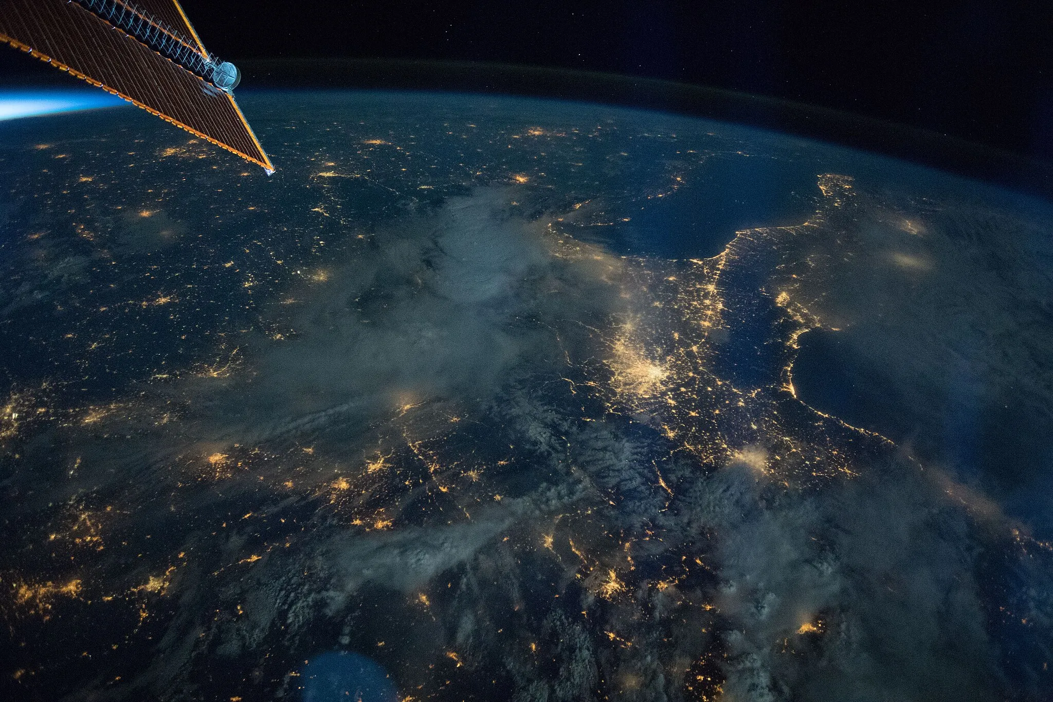 Photo showing: View of Italy taken during ISS Expedition 55.