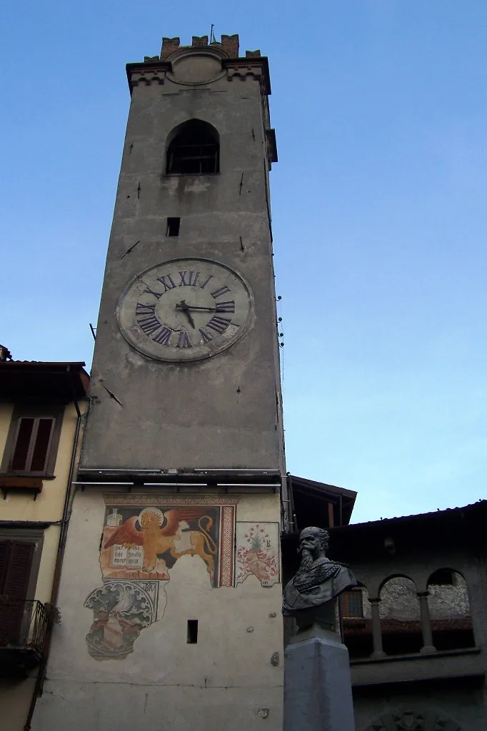 Photo showing: Civic Tower with a painting of a Lion of St Mark. Lovere, Val Camonica