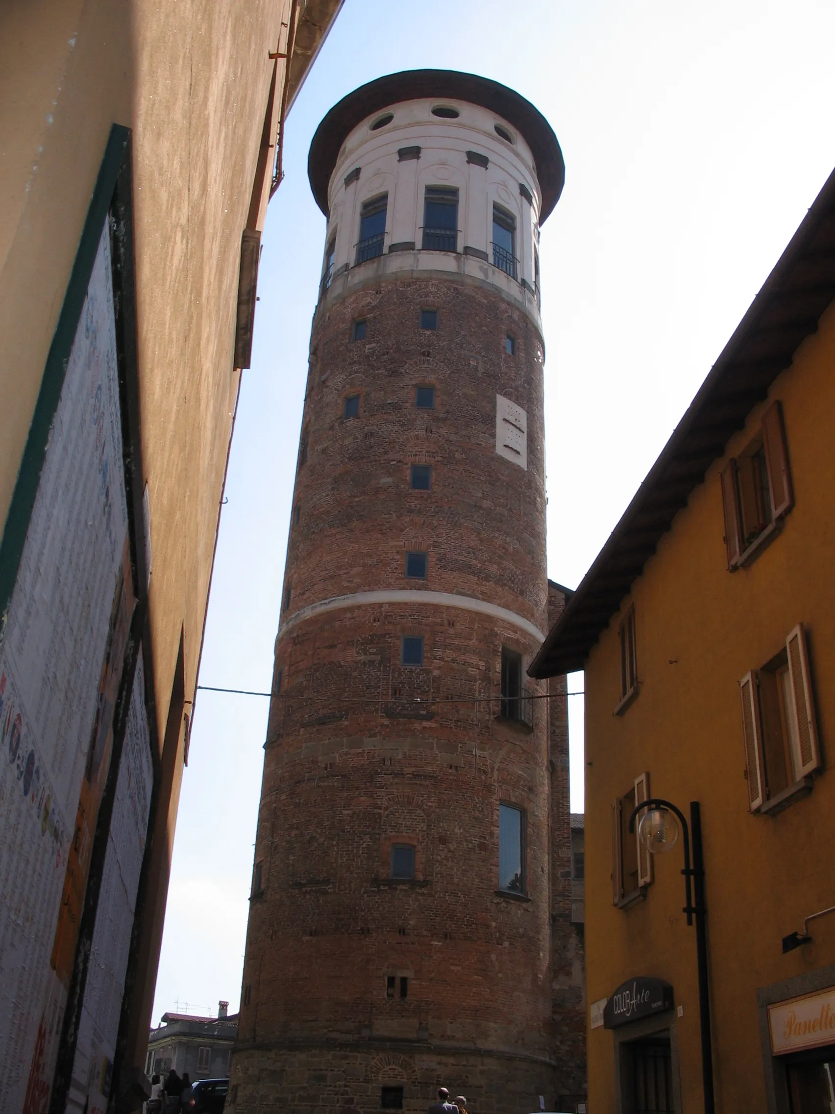 Photo showing: Autore Giorces. Palazzo Prinetti.

Picture, perspective corrected: Image:Merate4s.jpg