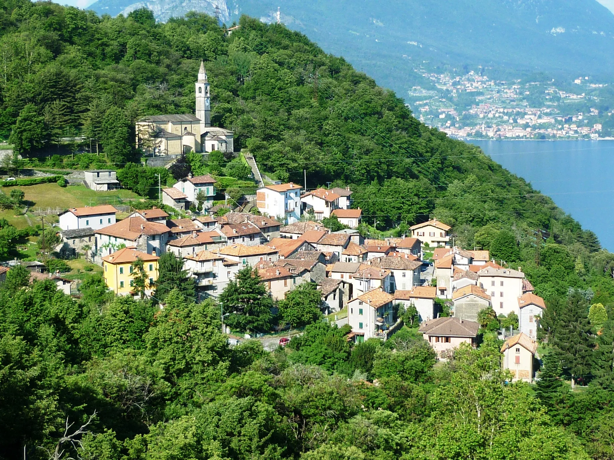 Photo showing: Vista di Vezio, frazione di Perledo