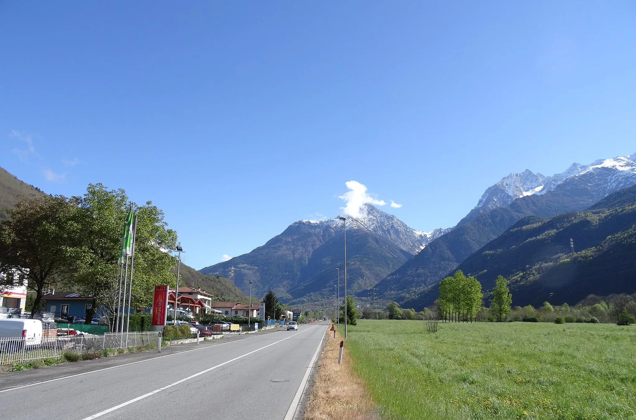 Photo showing: de:Valcamonica nach Norden, südlich von Edolo