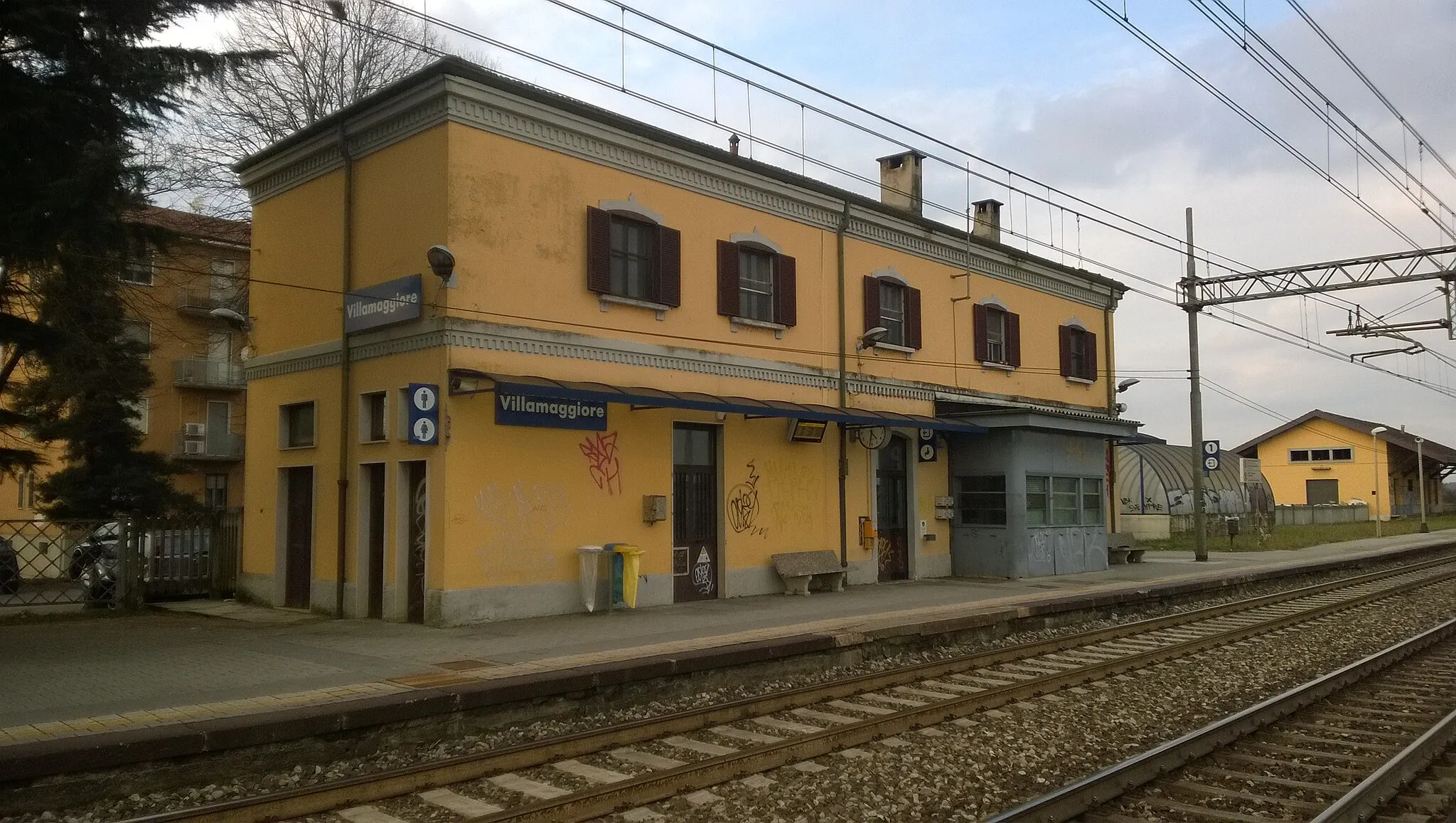 Photo showing: La stazione di Villamaggiore nel comune di Lacchiarella (MI), Italia.