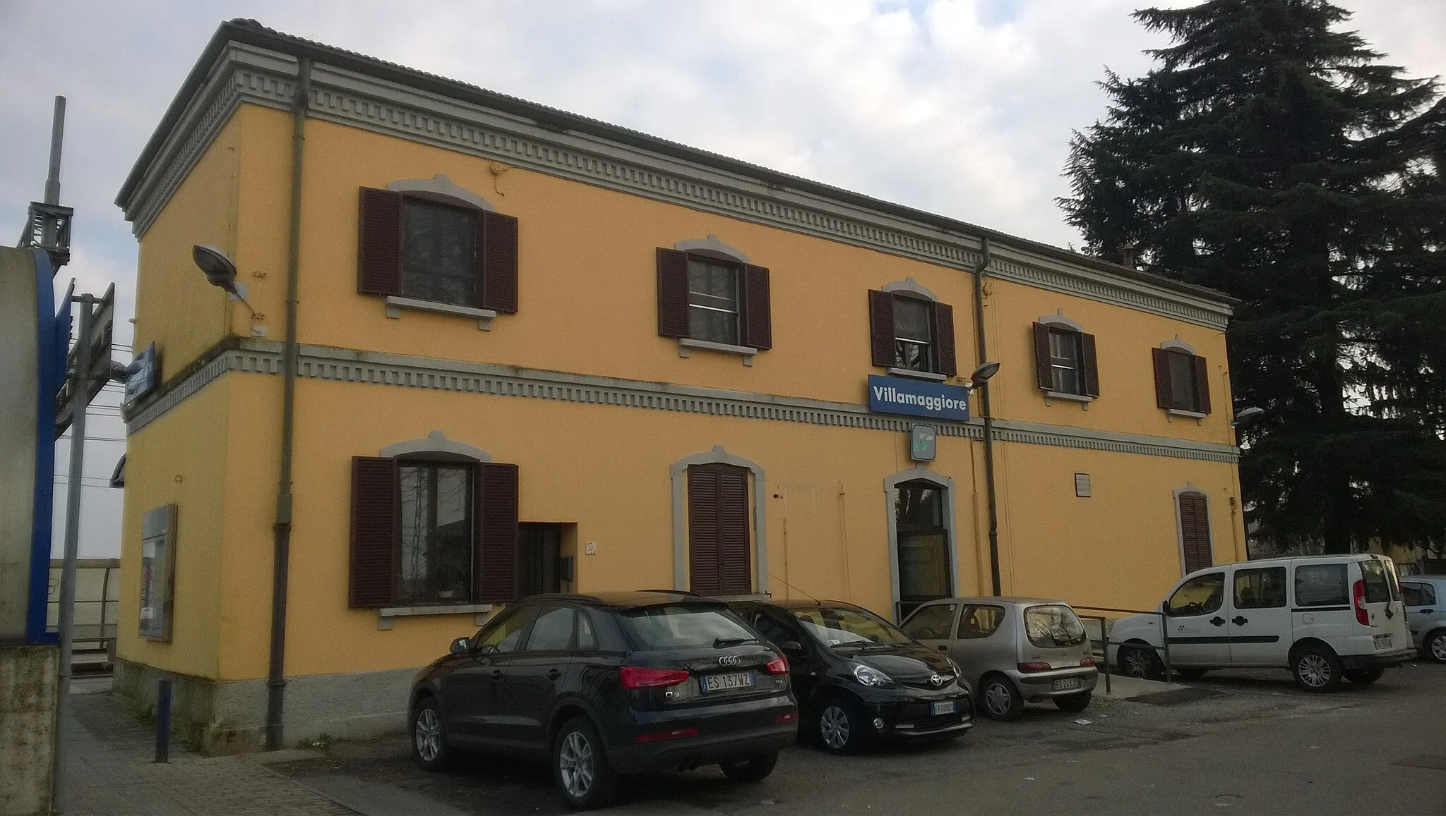 Photo showing: La stazione di Villamaggiore nel comune di Lacchiarella (MI), Italia.