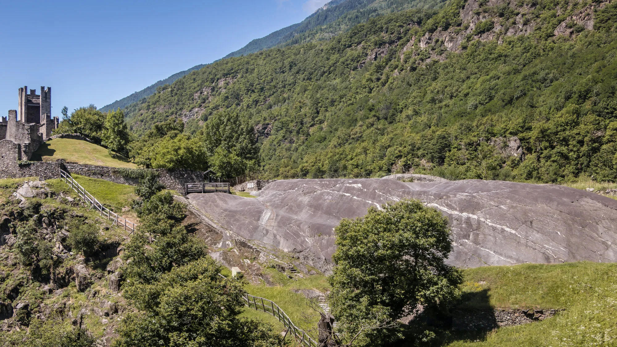 Photo showing: Grosio; Rock Engraving Park; Rupe Magna