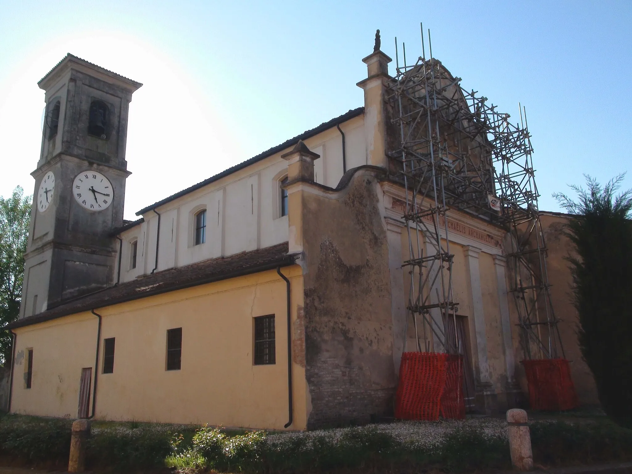 Photo showing: Chiesa di Brusatasso, frazione di Suzzara