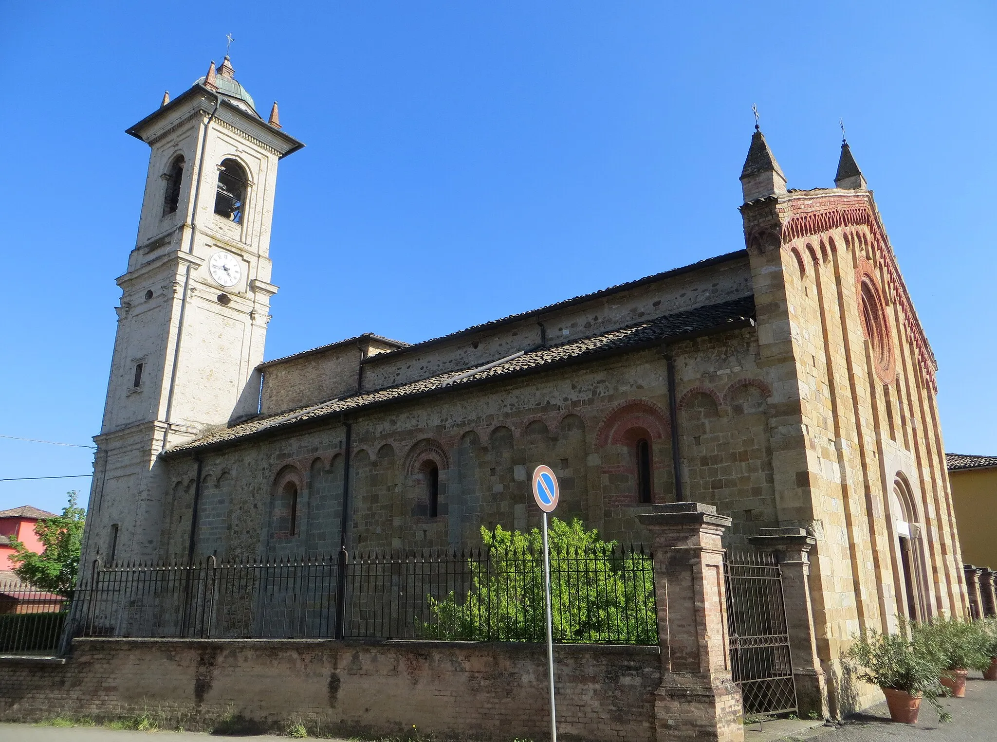 Photo showing: Pieve di San Geminiano (Vicofertile) - fianco nord