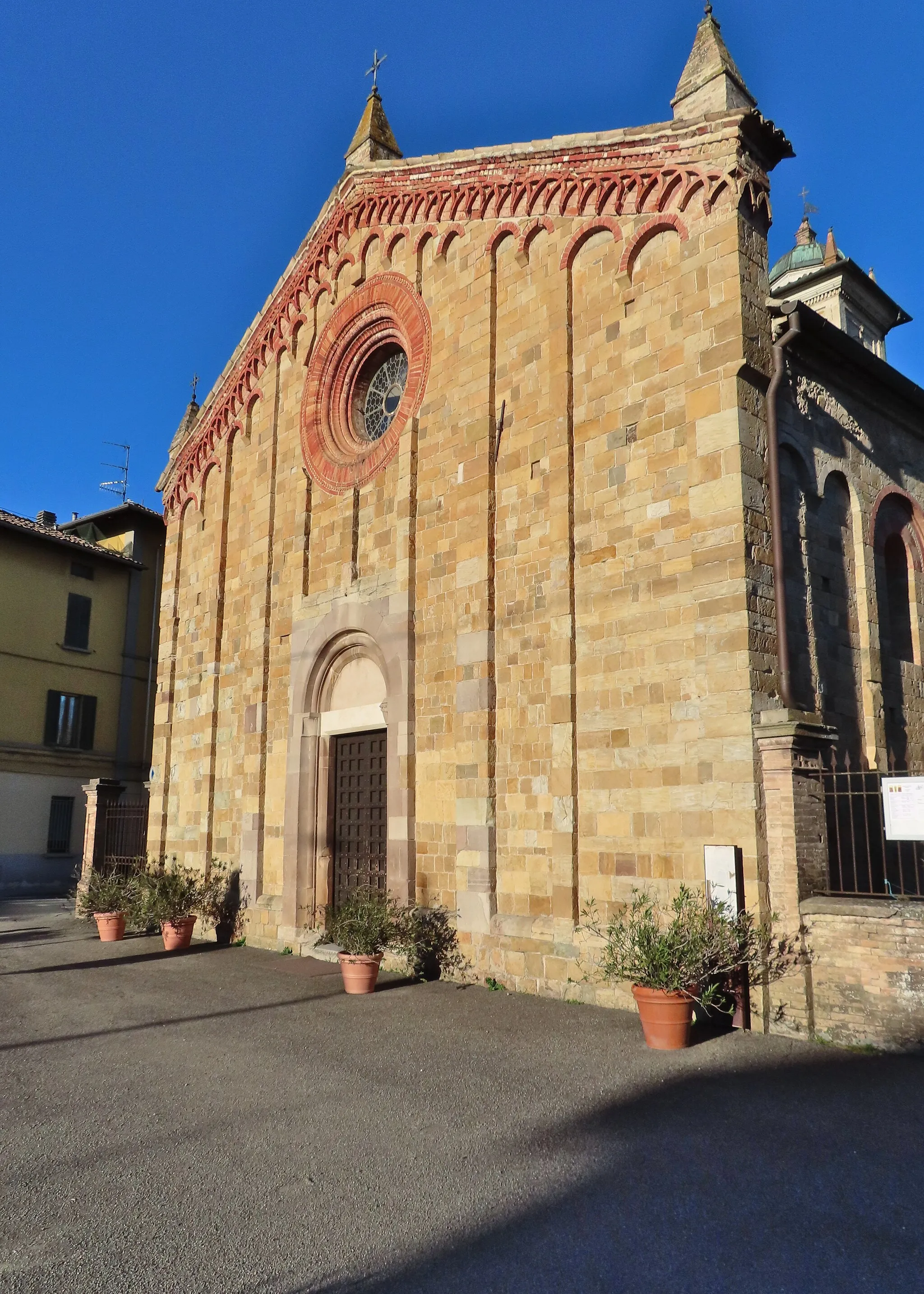 Photo showing: Facciata della pieve di San Geminiano