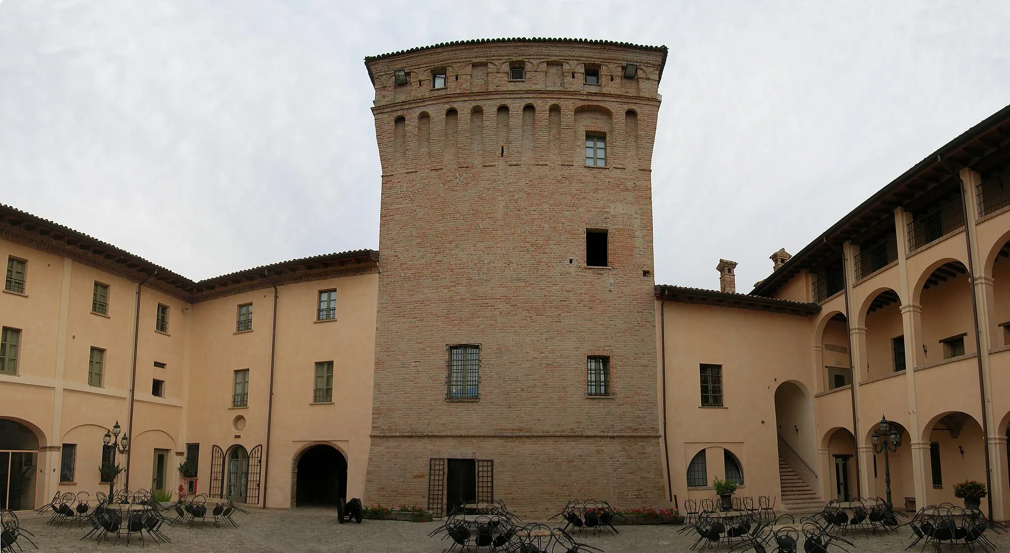 Photo showing: Castello dei Landi, Chiavenna Landi, Cortemaggiore, Italy