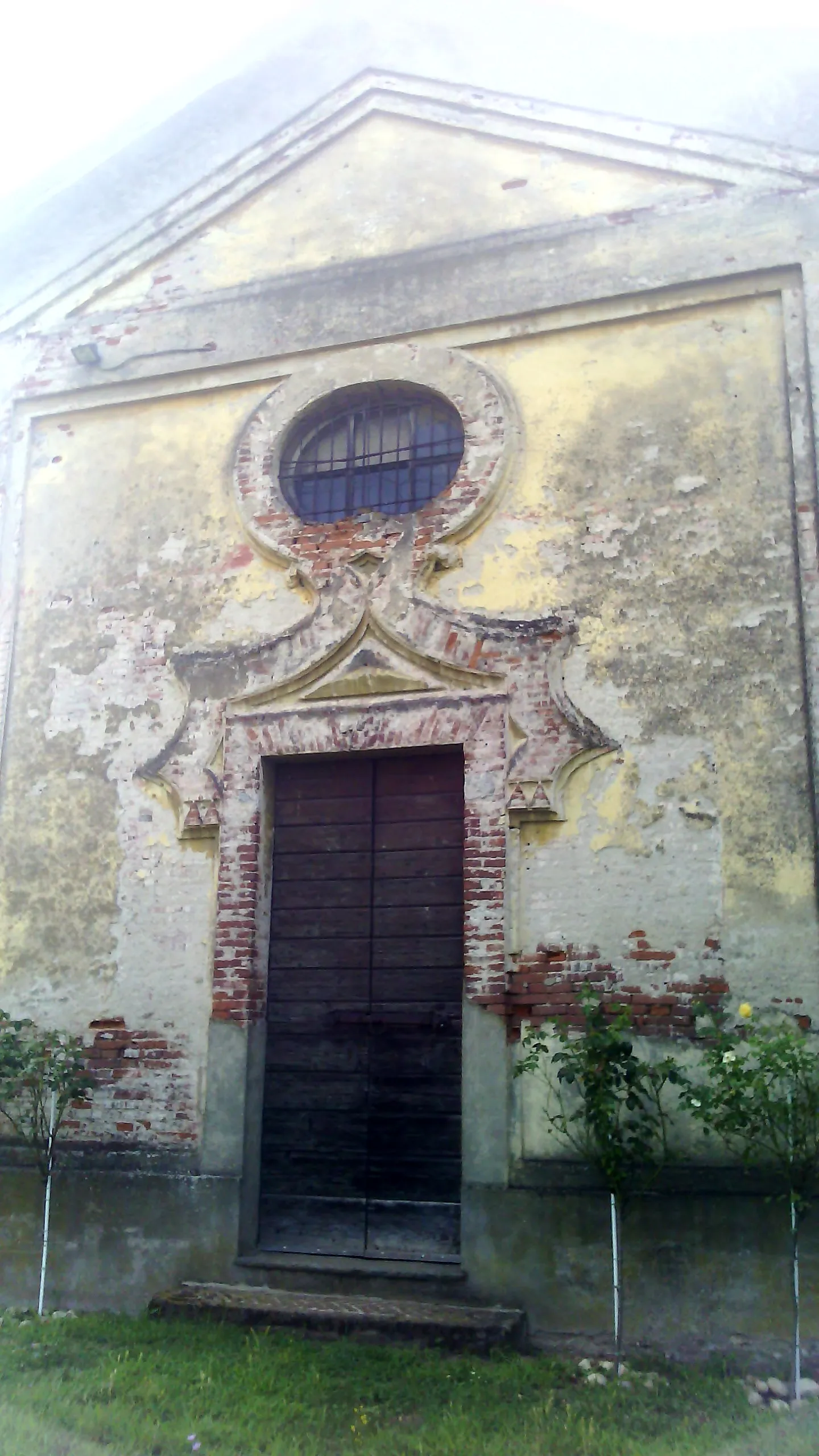 Photo showing: Facciata dell'Oratorio di Santa Maria Nascente a Coronate, Morimondo (MI)