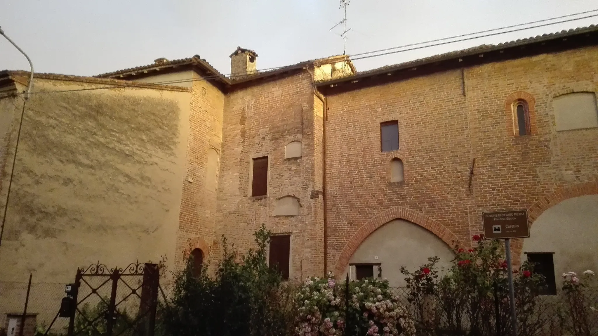 Photo showing: Veduta del Castello dei Conti Pietra