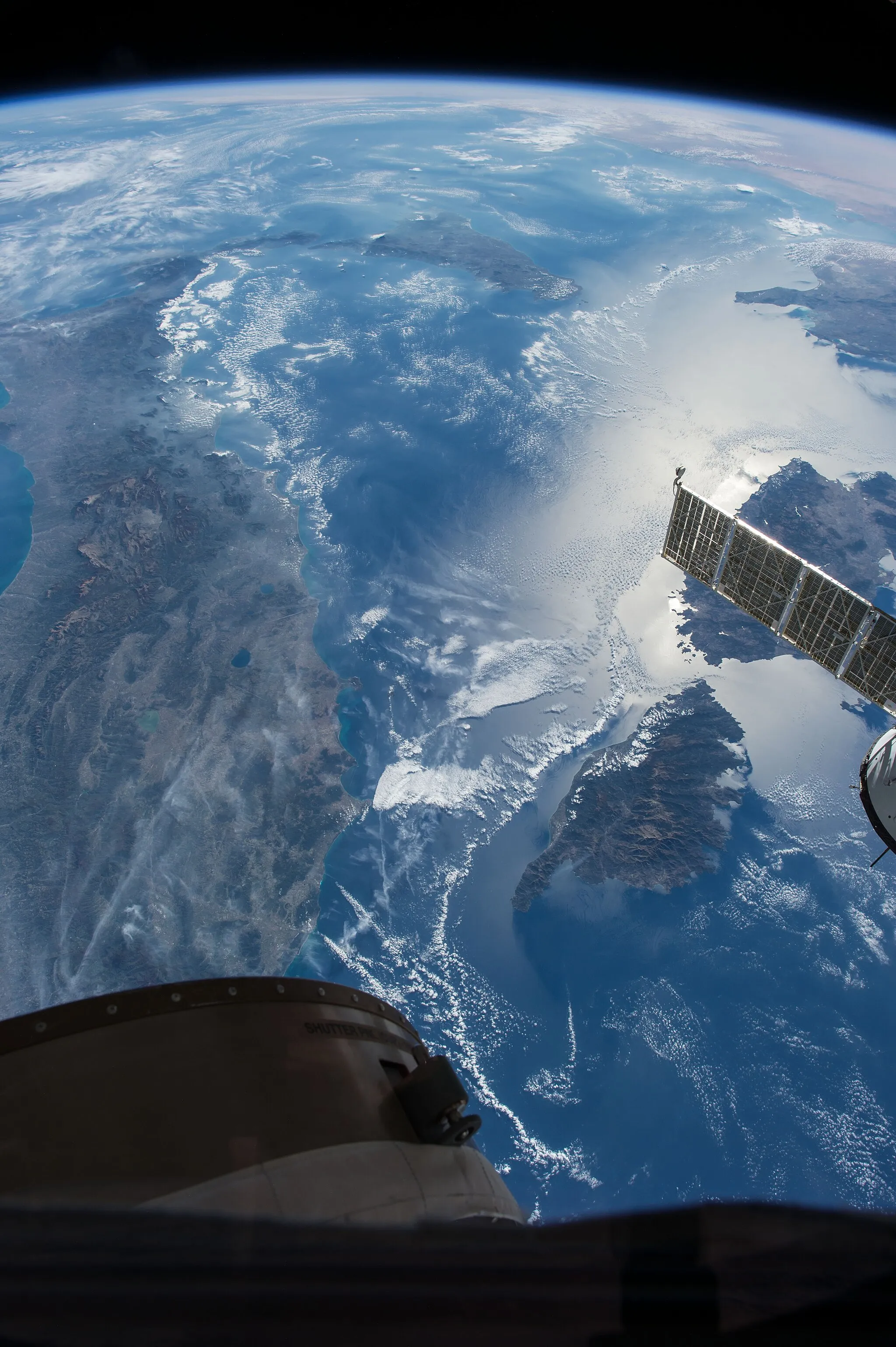 Photo showing: View of Earth taken during ISS Expedition 53.