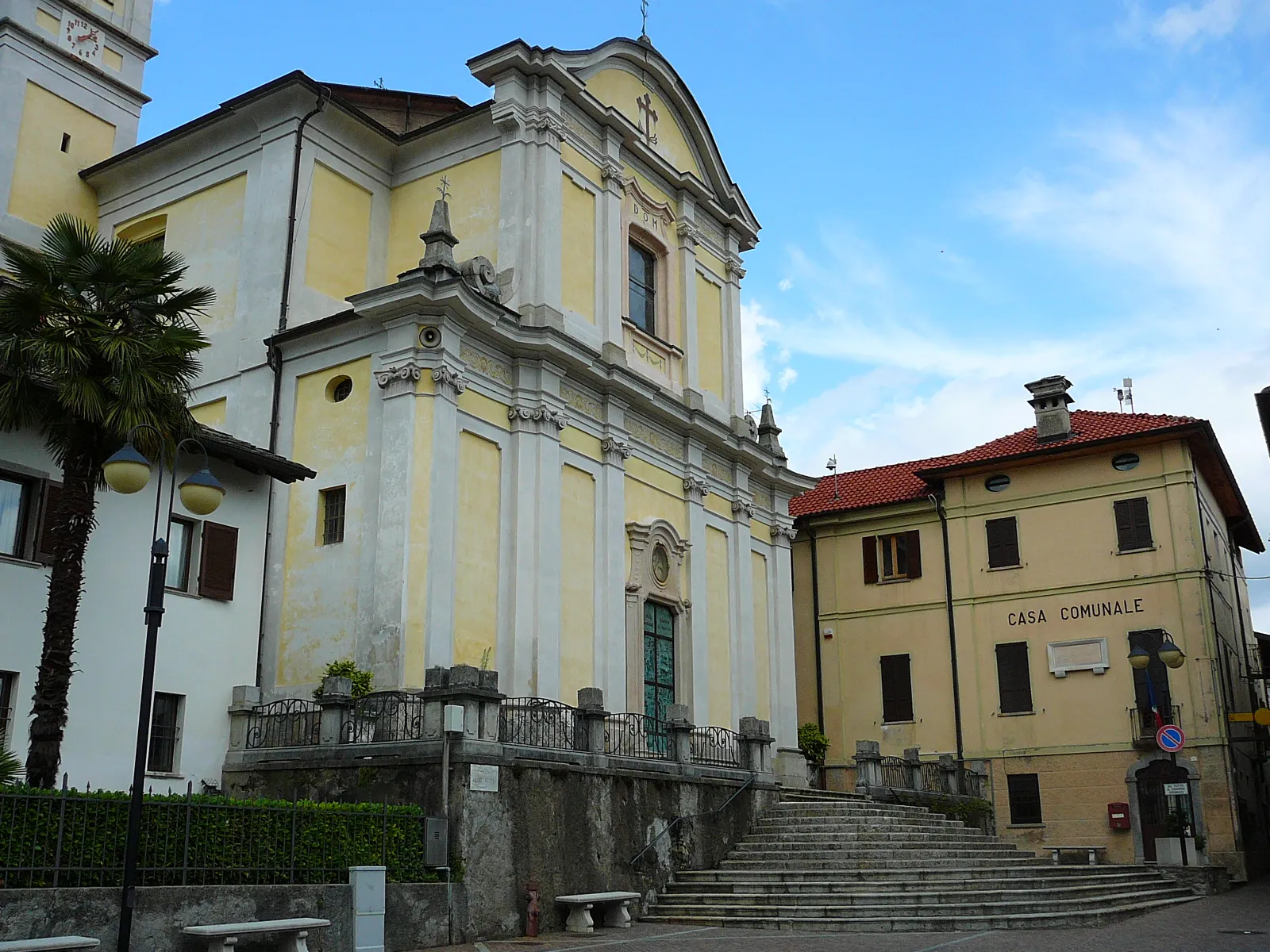 Photo showing: Marzio (VA) - chiesa e municipio