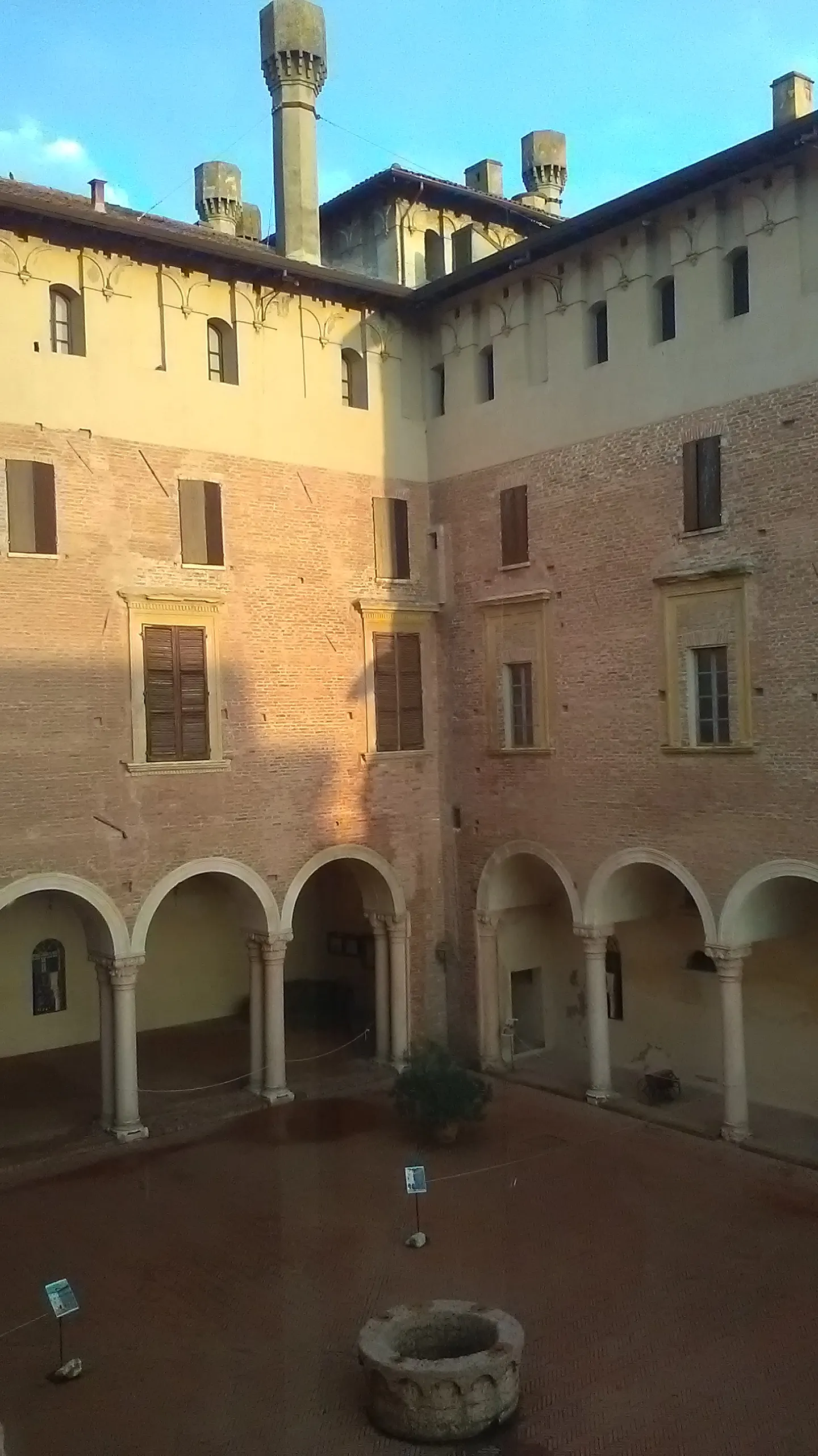 Photo showing: Interno del palazzo ducale di Revere