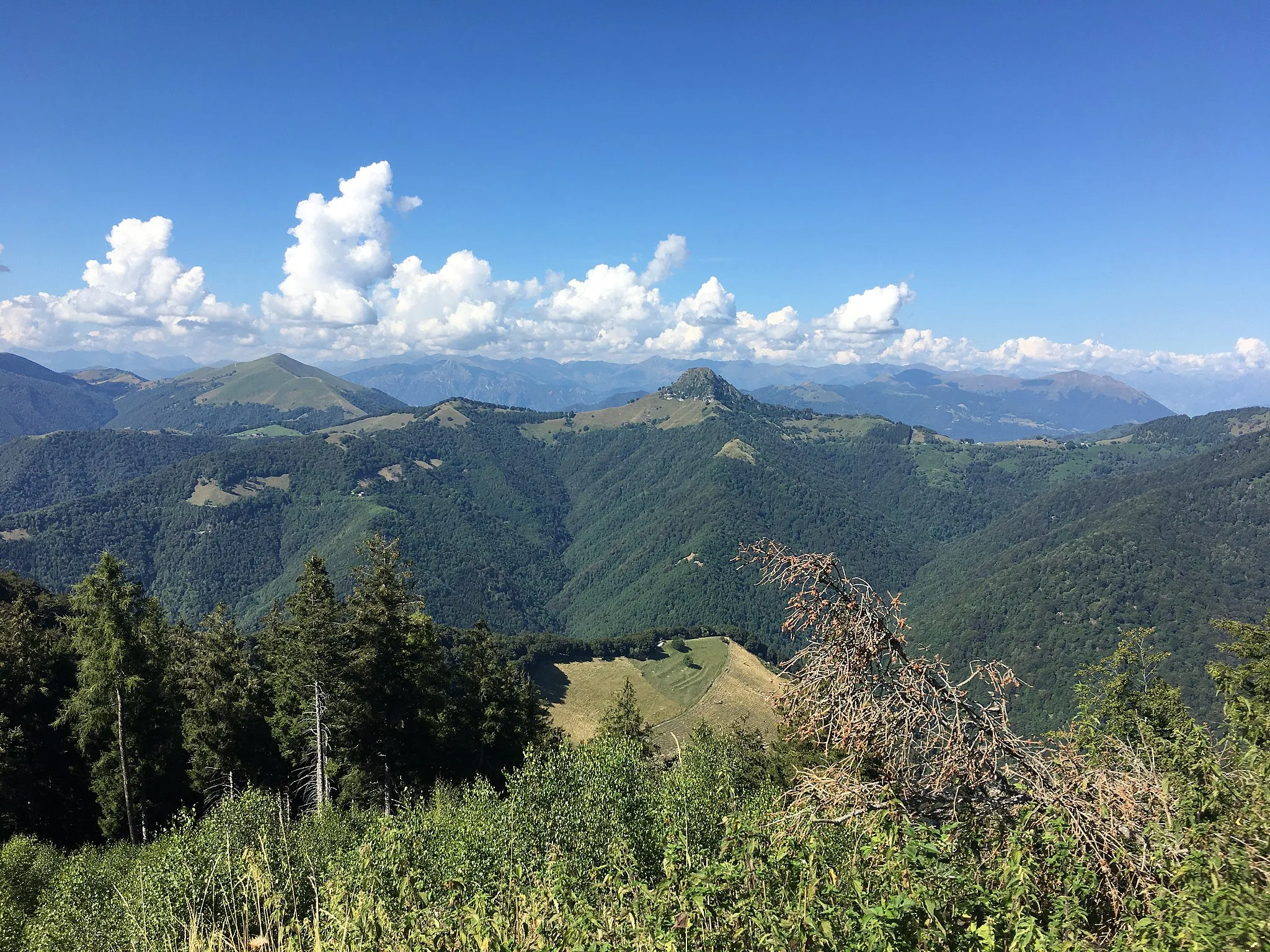 Photo showing: View from Monte Bisbino to Sasso Gordona