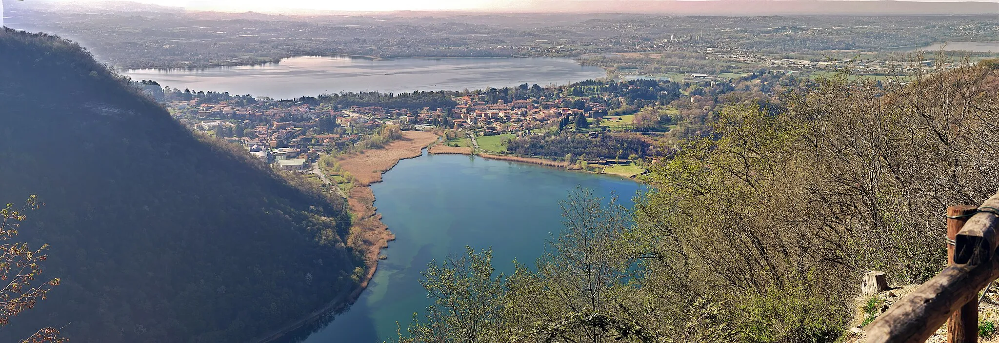 Photo showing: Vista panoramica dal belvedere del Monte Scioscia (composizione ad alto risoluzione da diverse foto)
