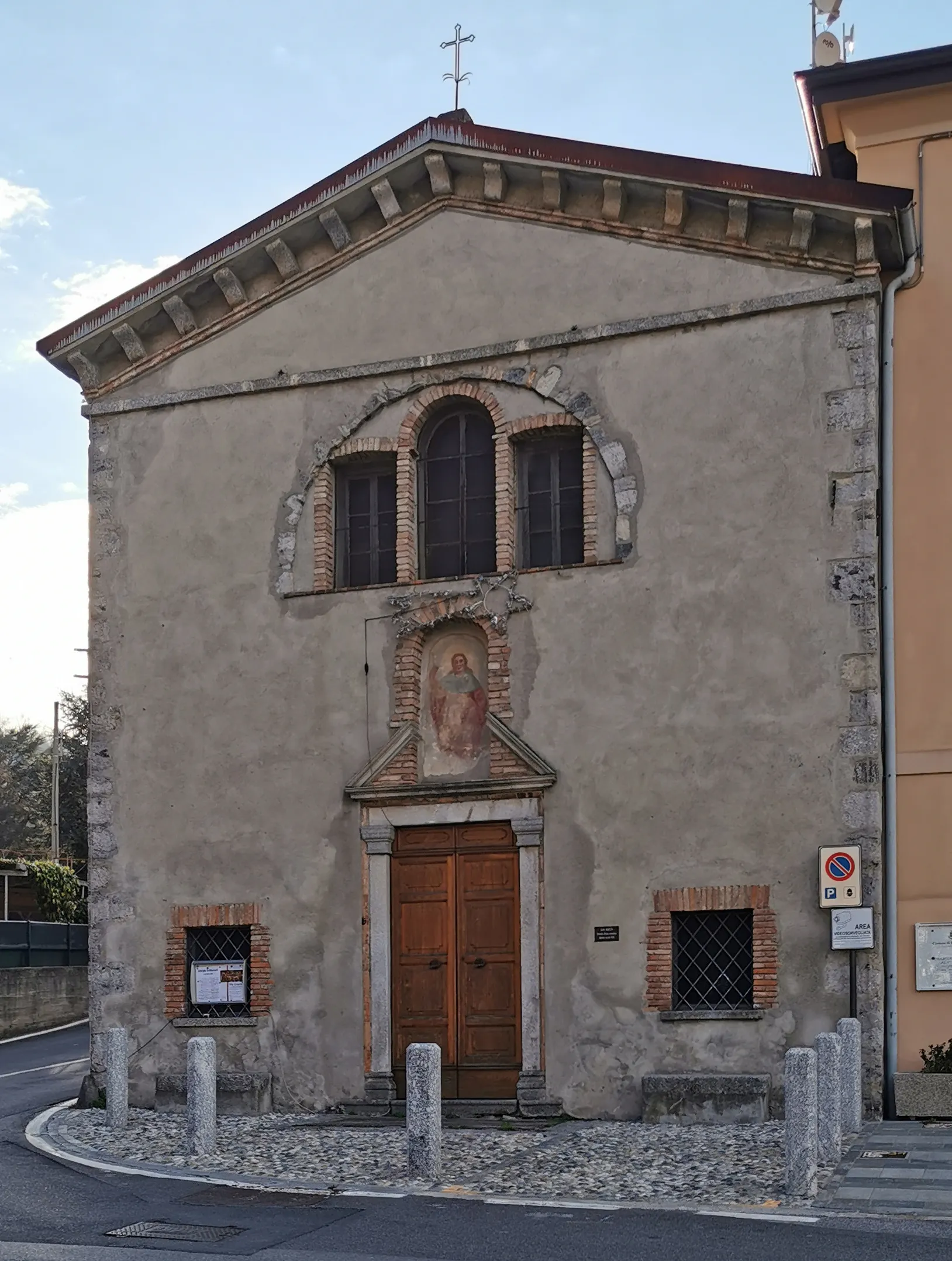 Photo showing: Facciata della Chiesa dei Santi Carlo e Rocco a Proserpio