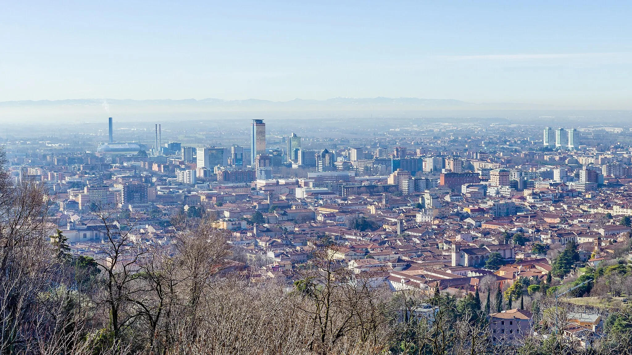 Photo showing: The skyline of the area of Brescia, Italy