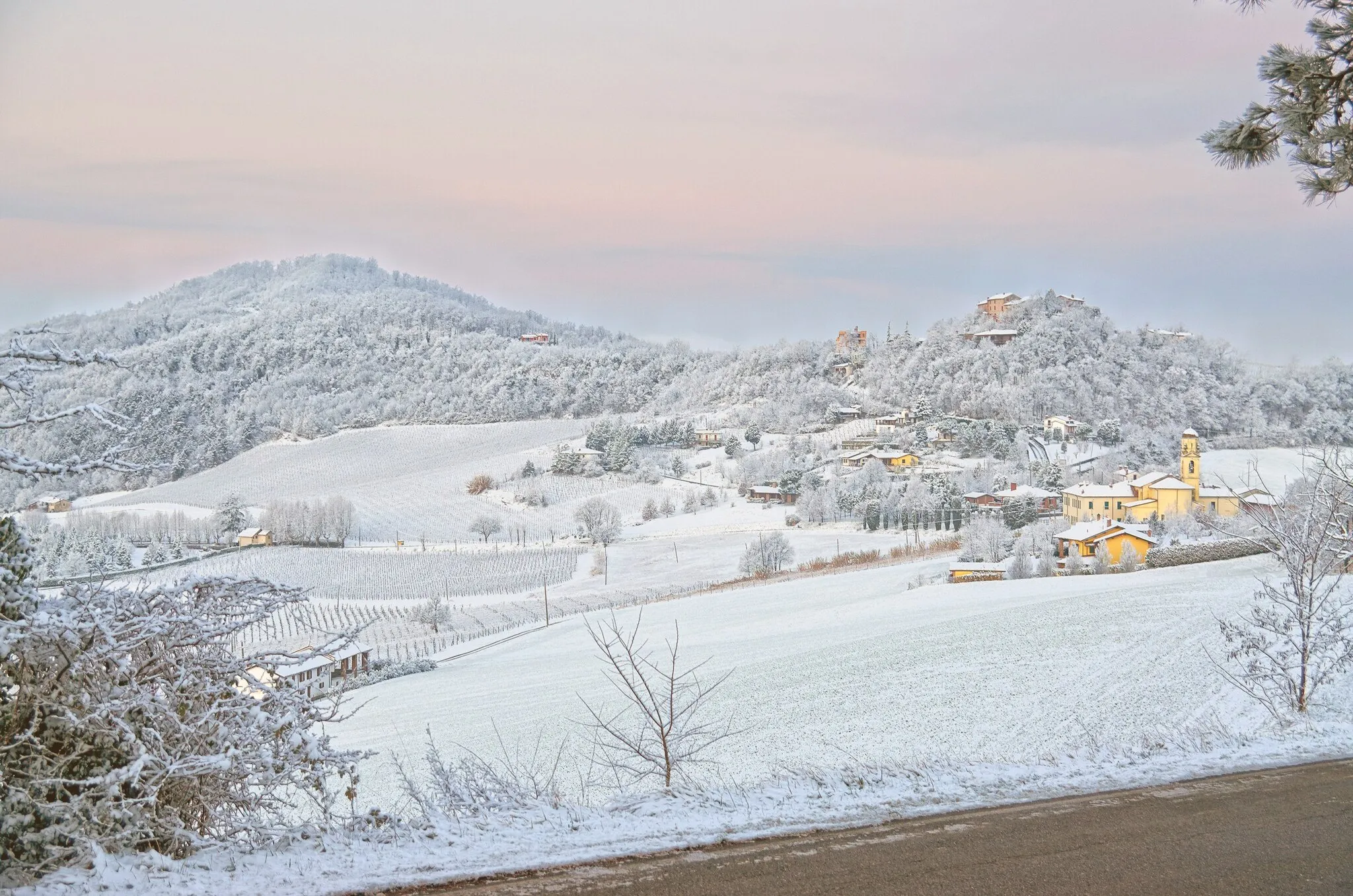 Photo showing: Calvignano e Monte Ceresino