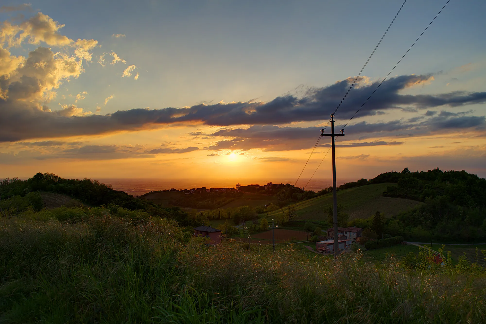 Photo showing: Tramonto sulla frazione Castello