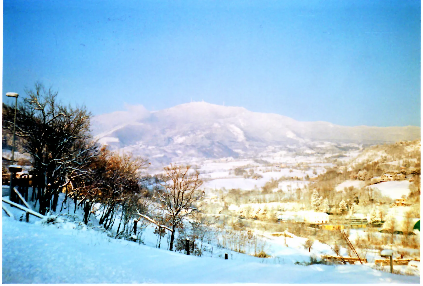 Photo showing: opera propria,foto,Il Monte Penice in visione invernale visto da Bobbio.