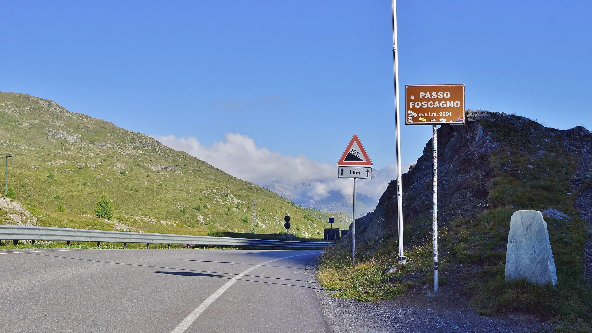 Photo showing: Straßenscheitel am Foscagnopass in den Livigno-Alpen.