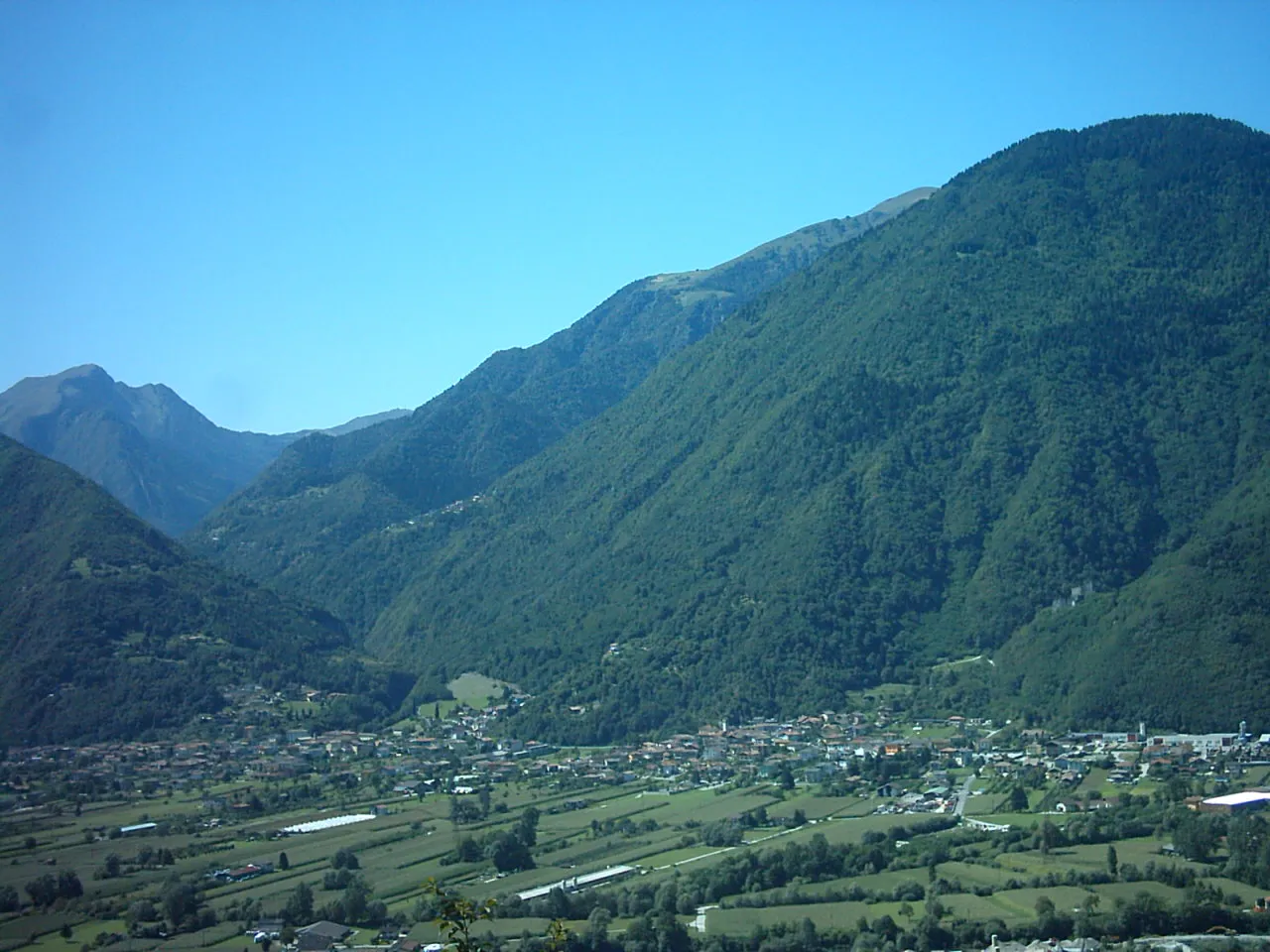 Photo showing: Lodrone (comune di Storo) visto da strada Nar