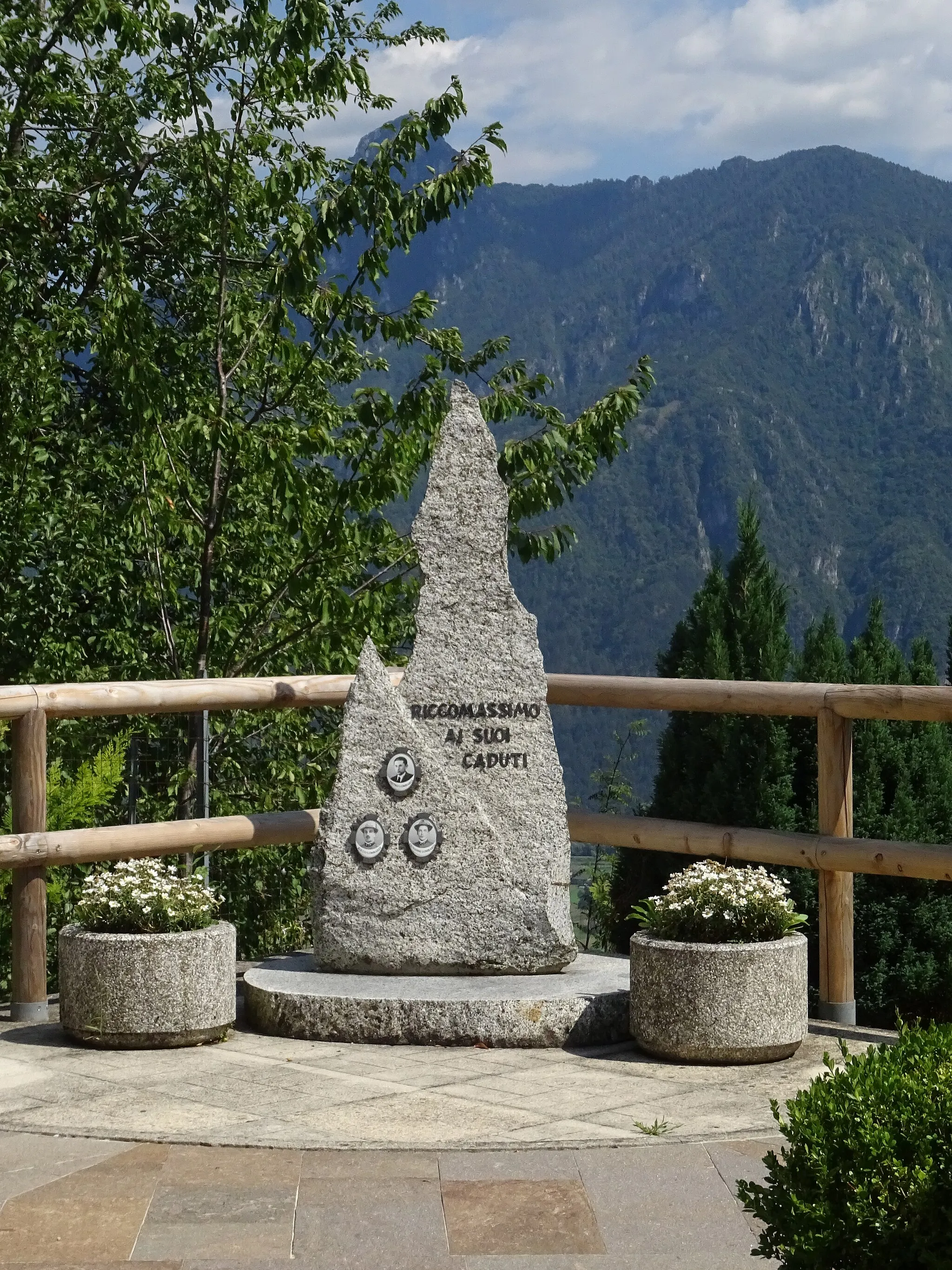 Photo showing: Riccomassimo (Storo, Trentino, Italy) - War memorial