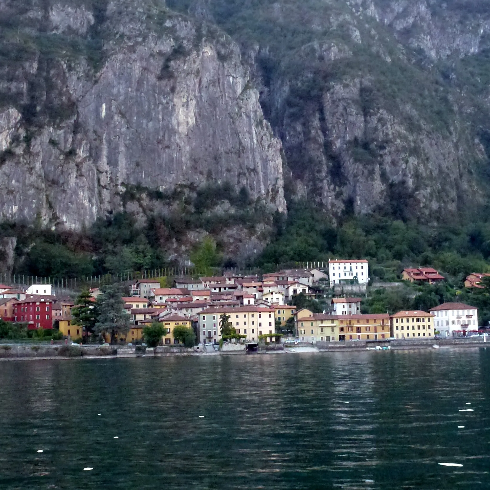 Photo showing: Vista di Onno sul lago di Como.