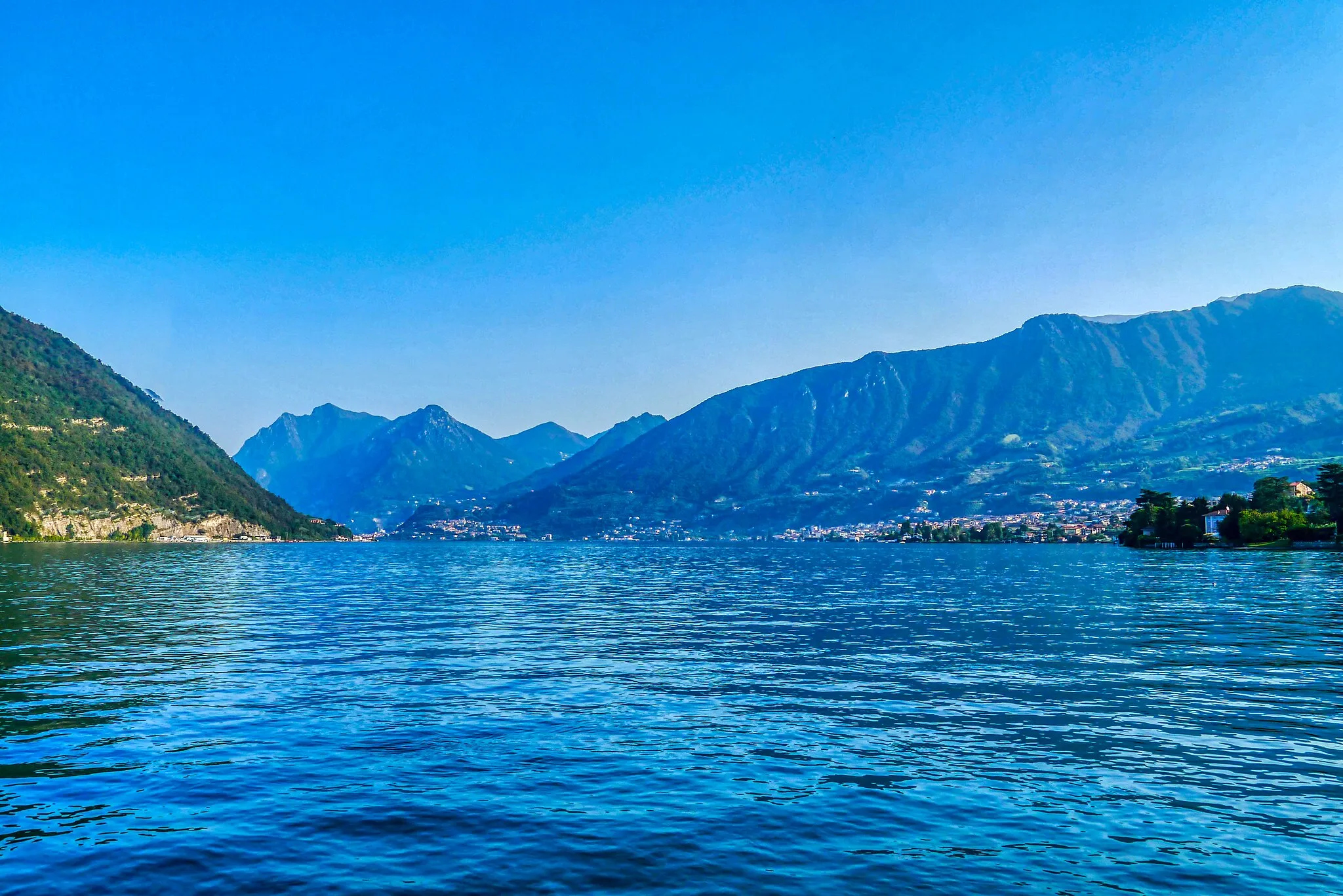 Photo showing: View to the Iseo Lake, Peschiera Maraglia, Province of Brescia, Region of Lombardy, Italy
