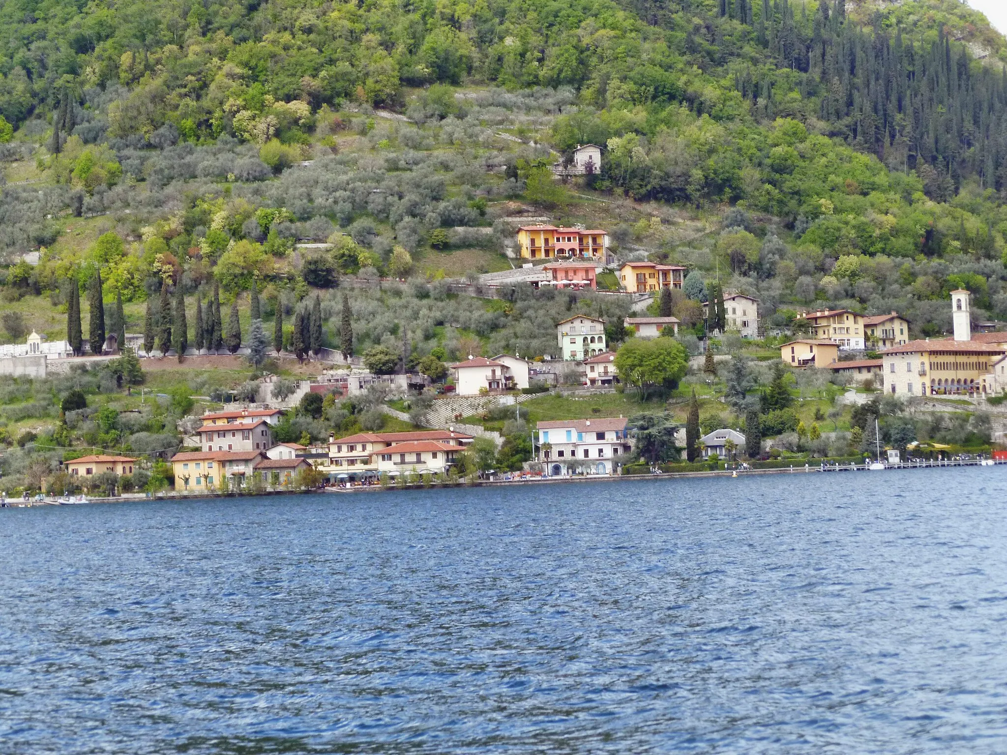 Photo showing: View on Peschiera Maraglio on the island Monte Isola in the Lake Iseo, Italy