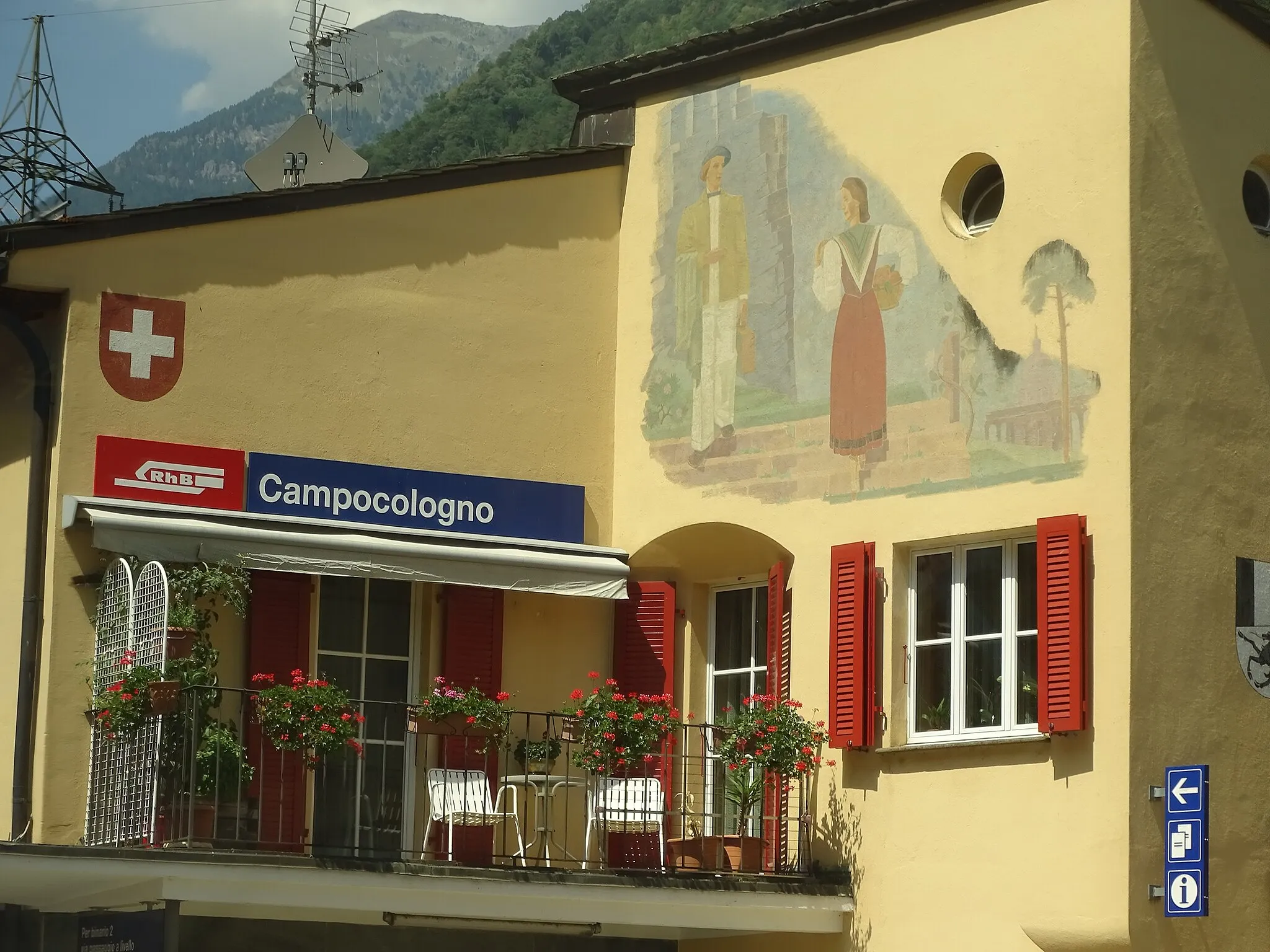 Photo showing: Campocologno railway station