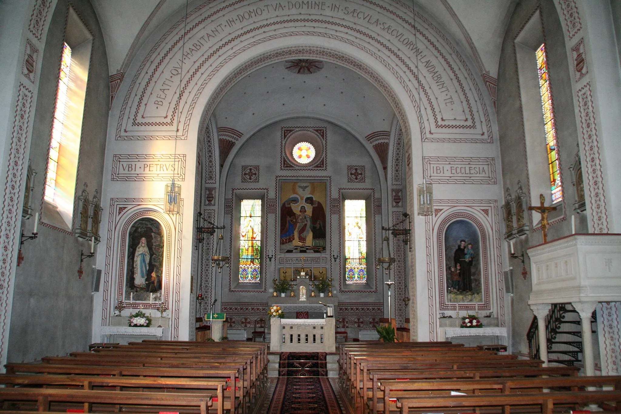 Photo showing: de:Campocologno Innenraum der Kirche