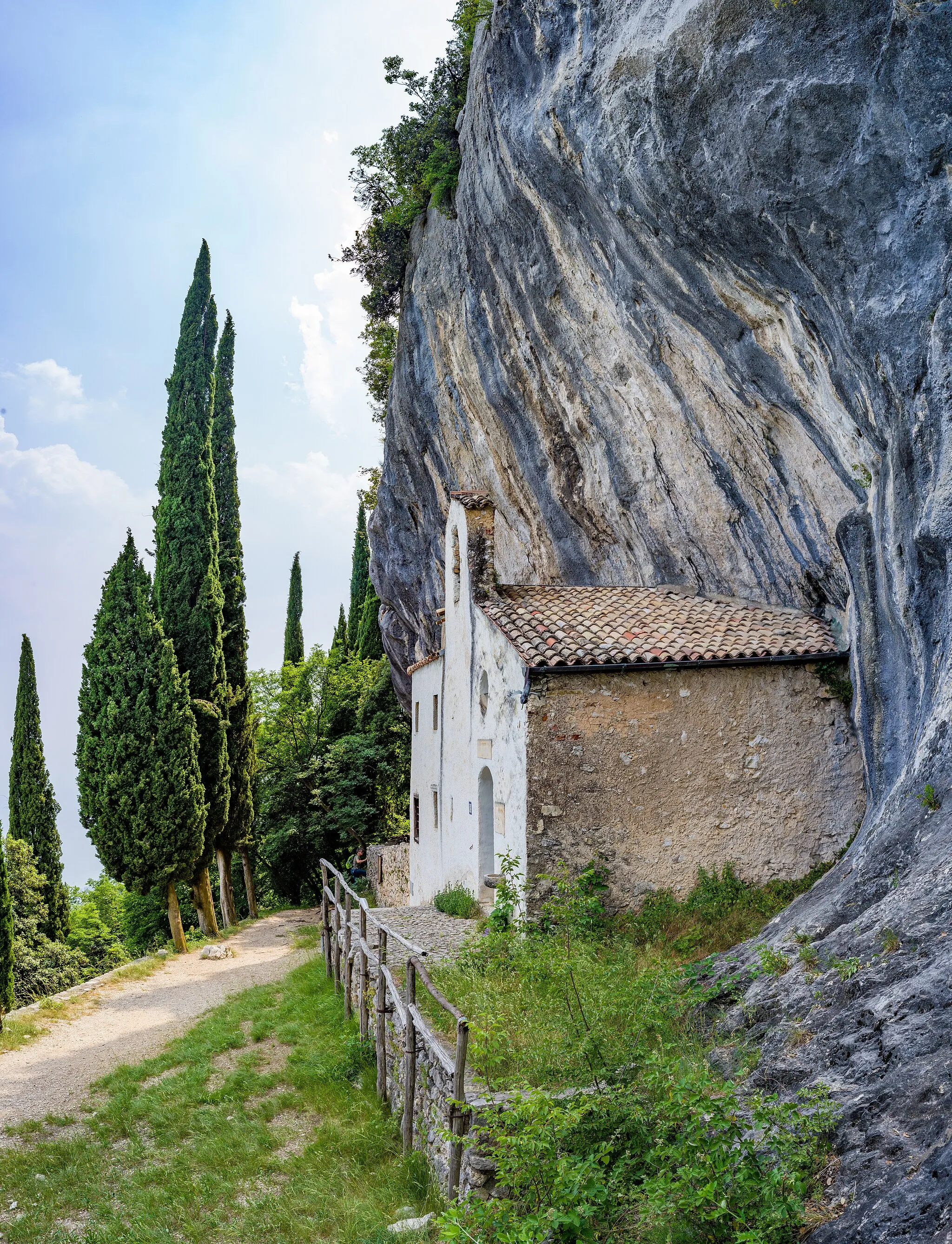 Photo showing: The Eremo di San Valentino heremitage above Gargnano, Lake Garda.