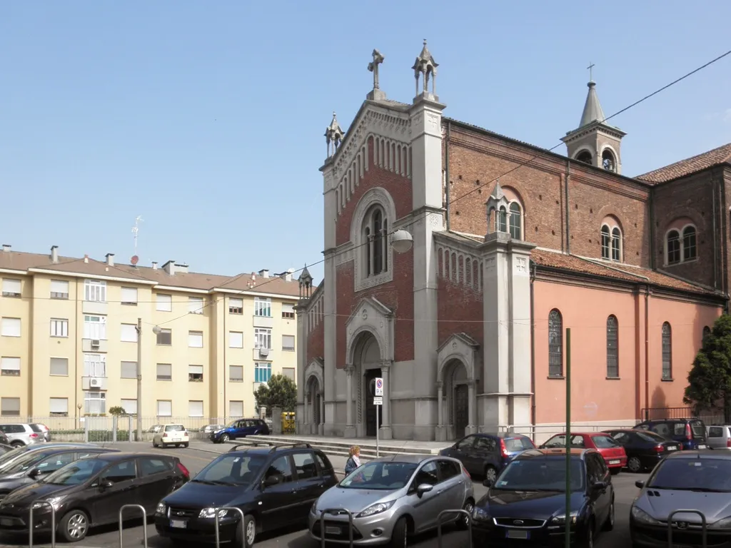 Photo showing: Chiesa parrocchiale della Sacra Famiglia in Rogoredo a Milano.