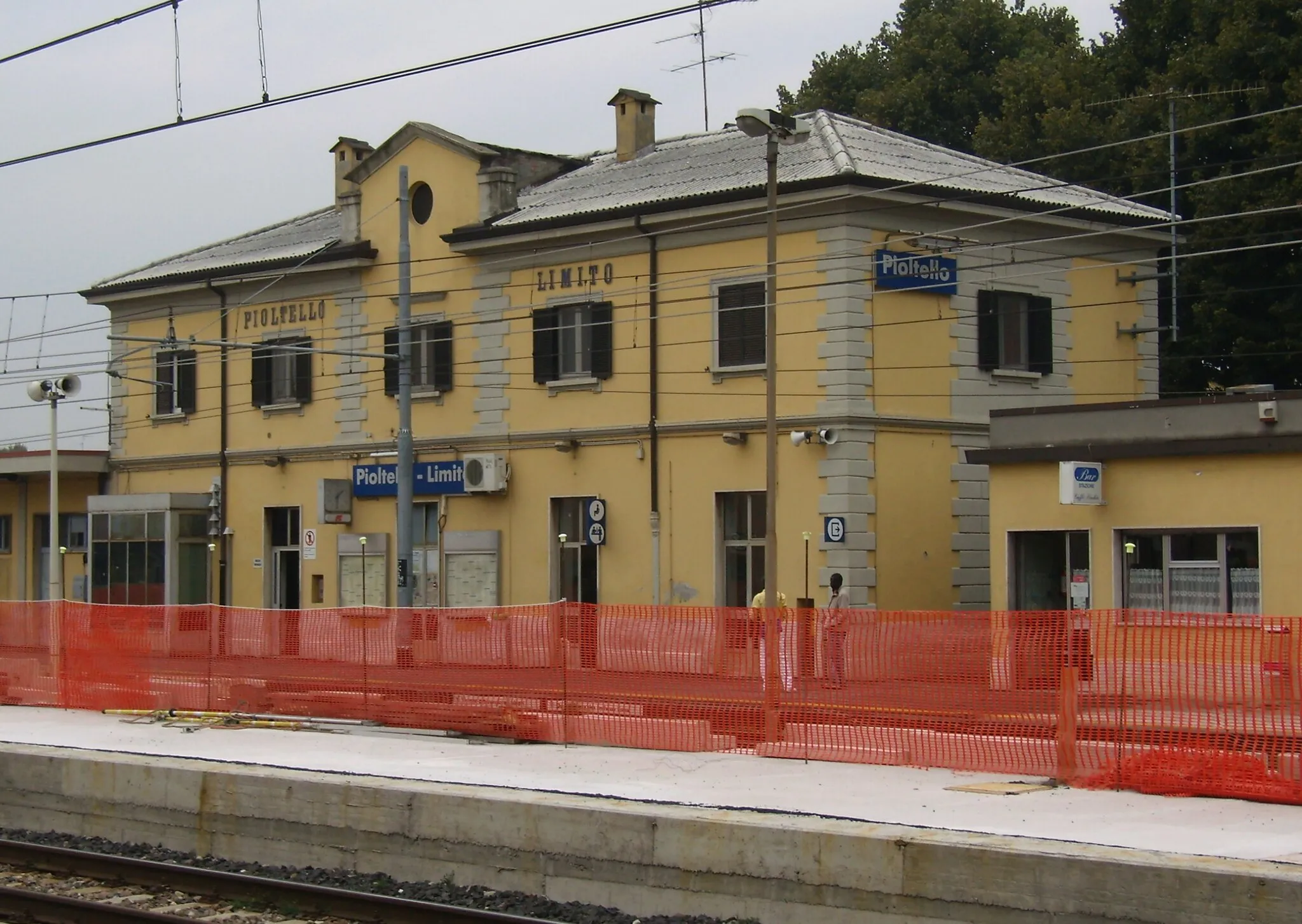 Photo showing: Il vecchio fabbricato viaggiatori della stazione di Pioltello-Limito