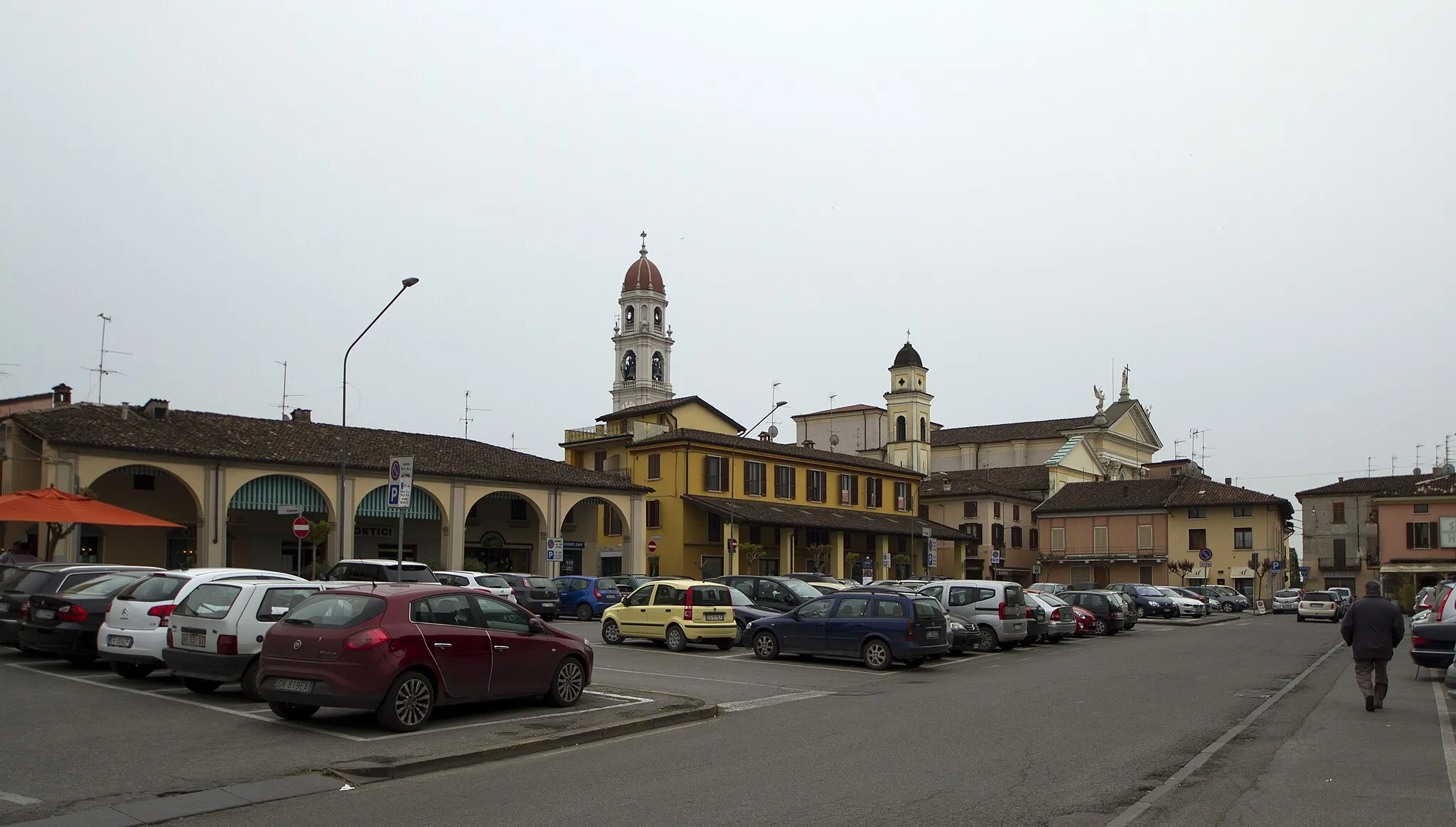 Photo showing: Piazza Giuseppe Mazzini, Pontevico, Brescia, Lomardy, Italy