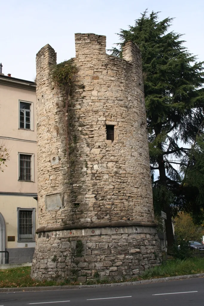 Photo showing: Autore Giorces. Torre del Galgario, Bergamo.