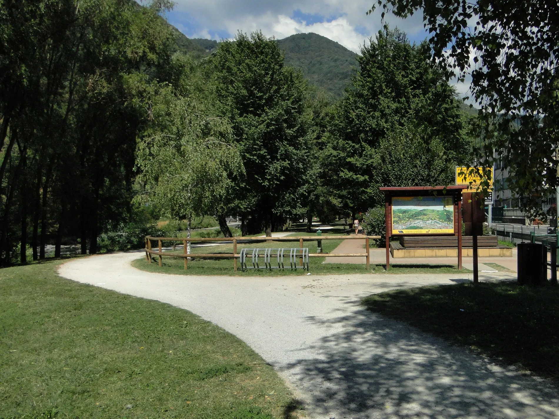 Photo showing: Pista ciclopedonale. Cene (BG), Italia
