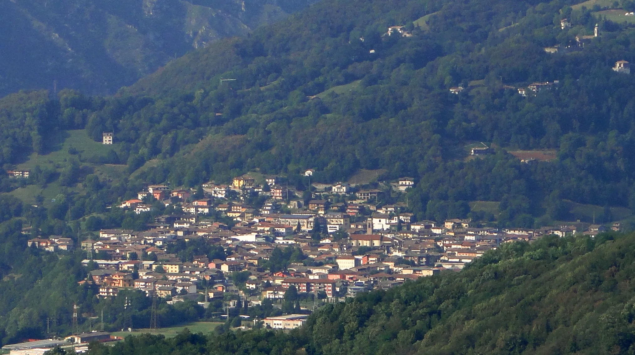 Photo showing: Panoramica su Casnigo, Bergamo. Italia