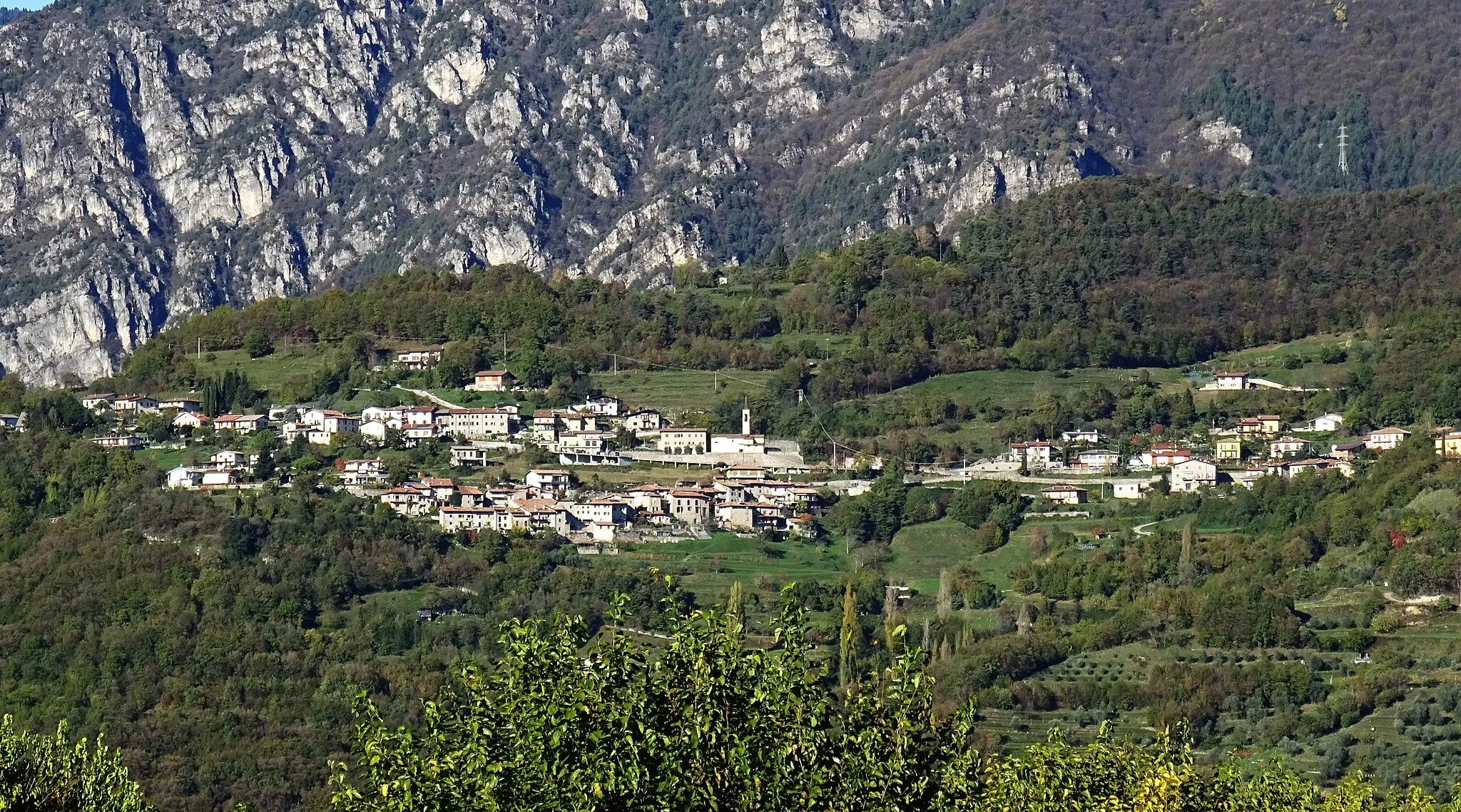 Photo showing: Sermerio (Tremosine sul Garda) as seen from Prabione (Tignale), Lombardy, Italy