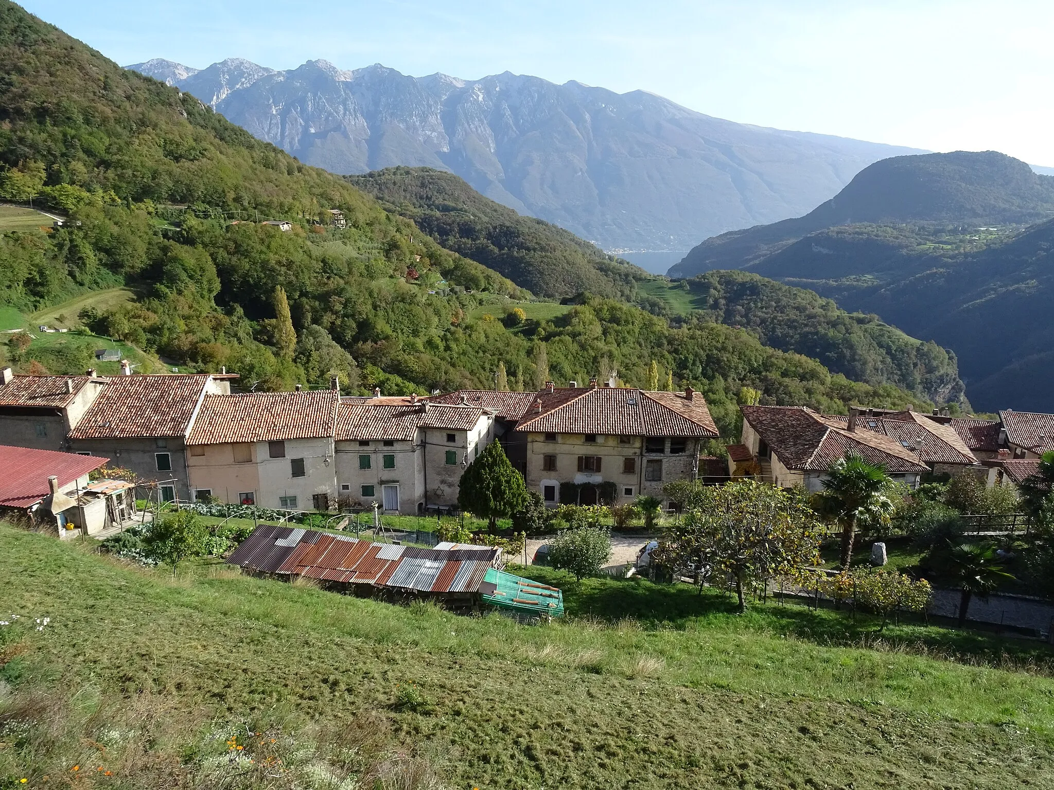 Photo showing: Sermerio (Tremosine sul Garda, Lombardy, Italy) - Glimpse
